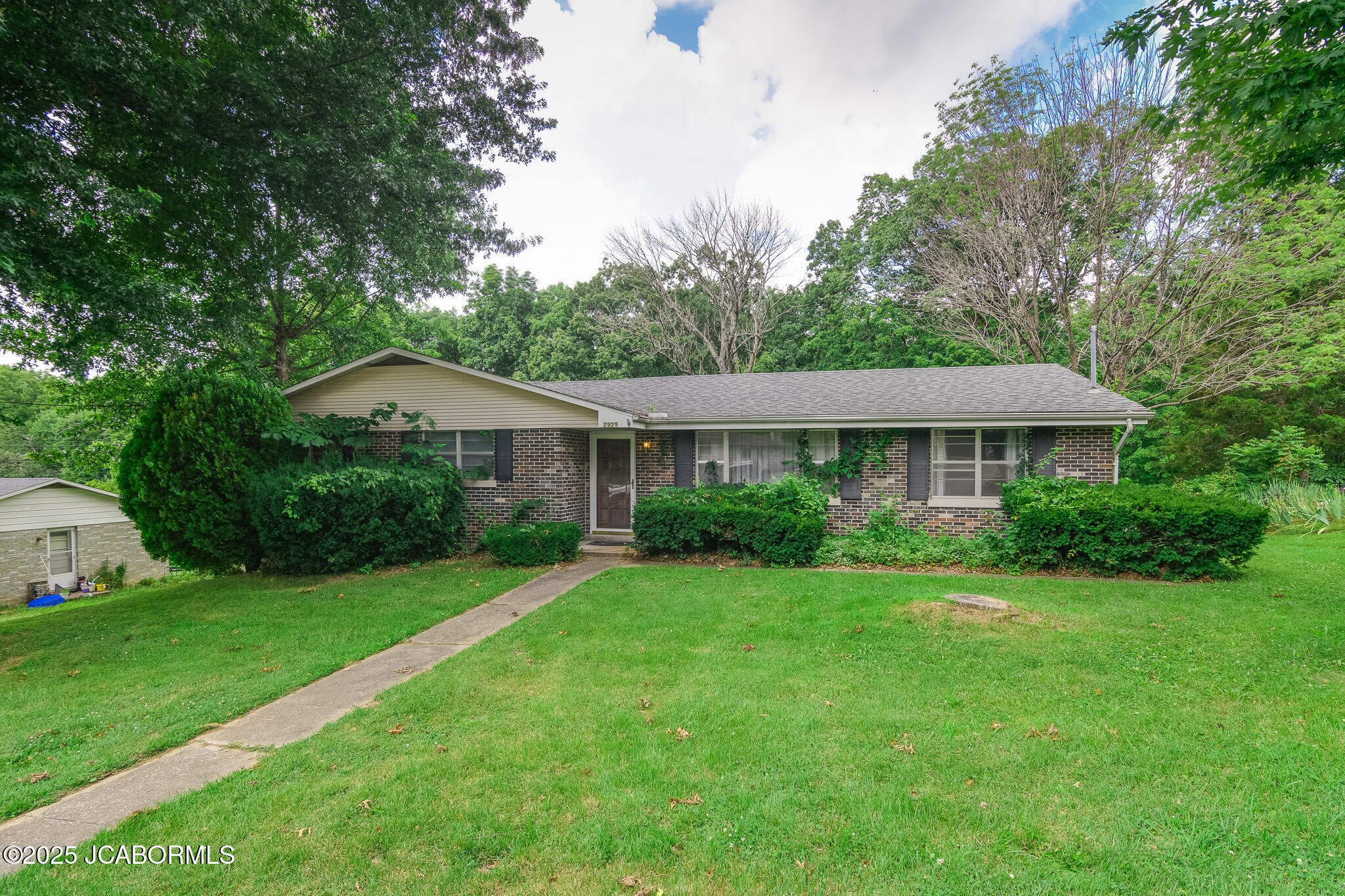 2925 HILLVIEW DRIVE