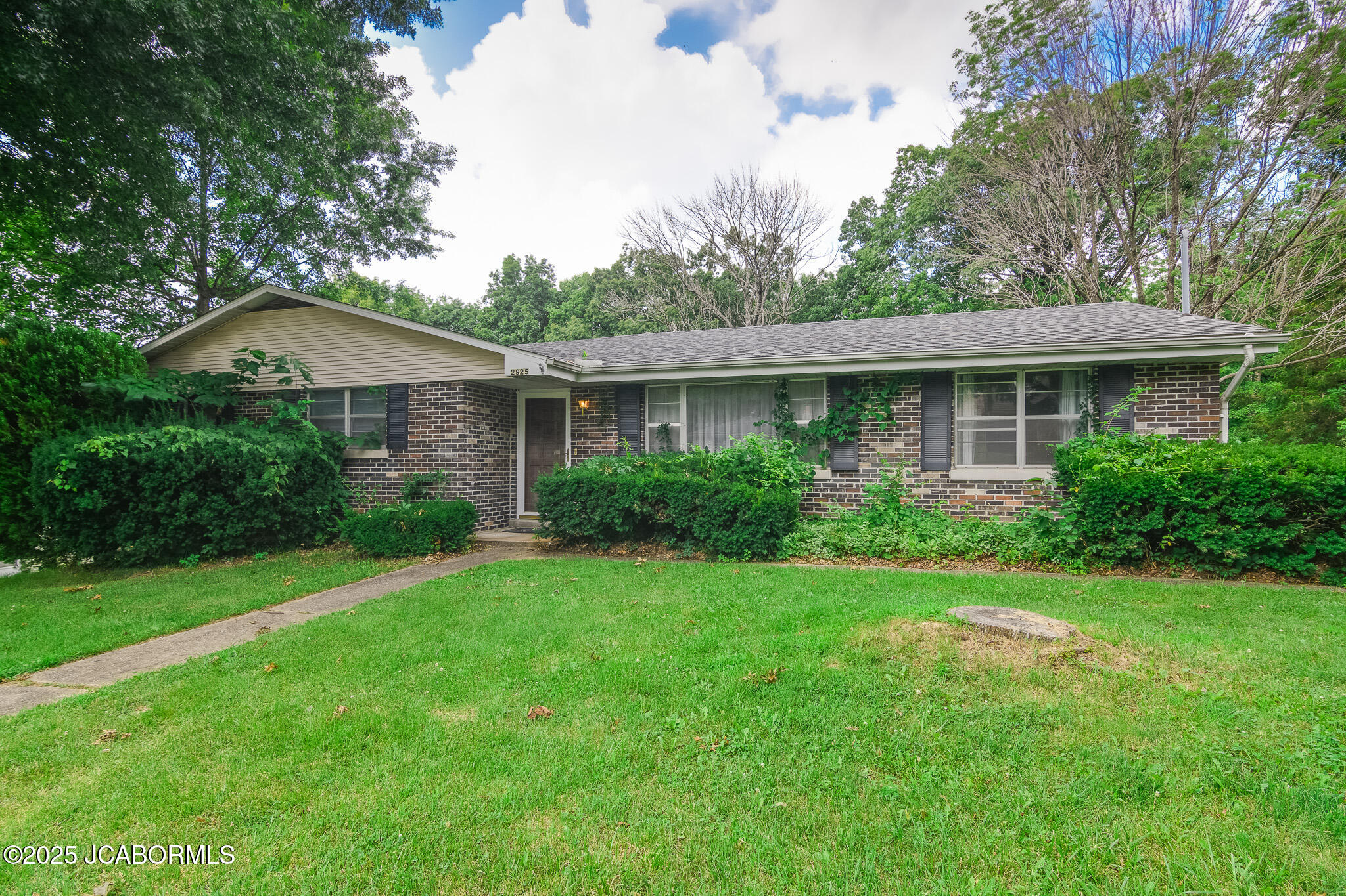 2925 HILLVIEW DRIVE