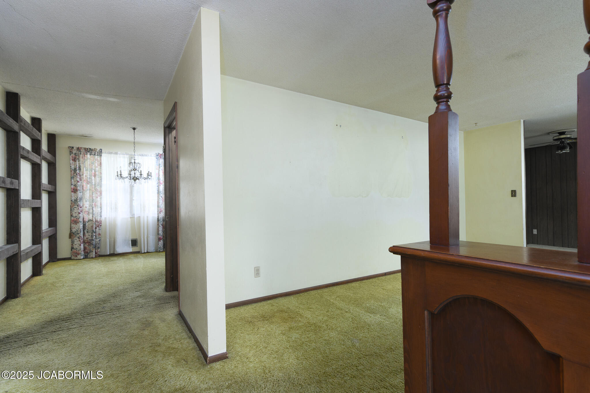 2925 HILLVIEW DRIVE
