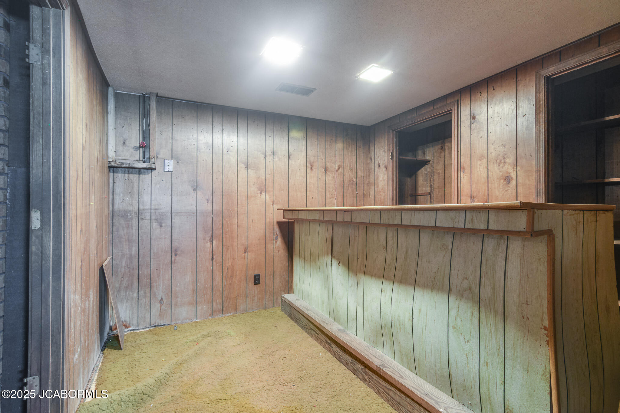 2925 HILLVIEW DRIVE