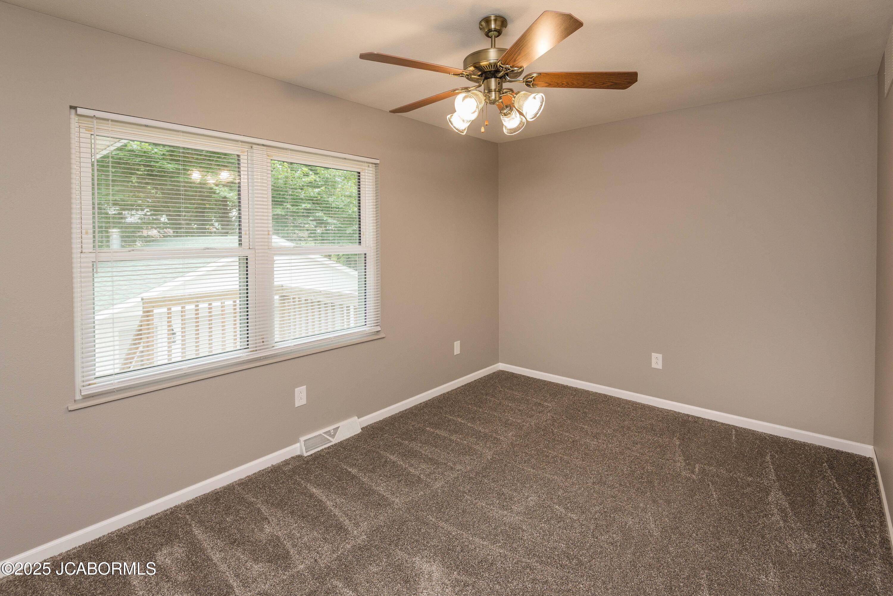 1333 GRANDVIEW DRIVE