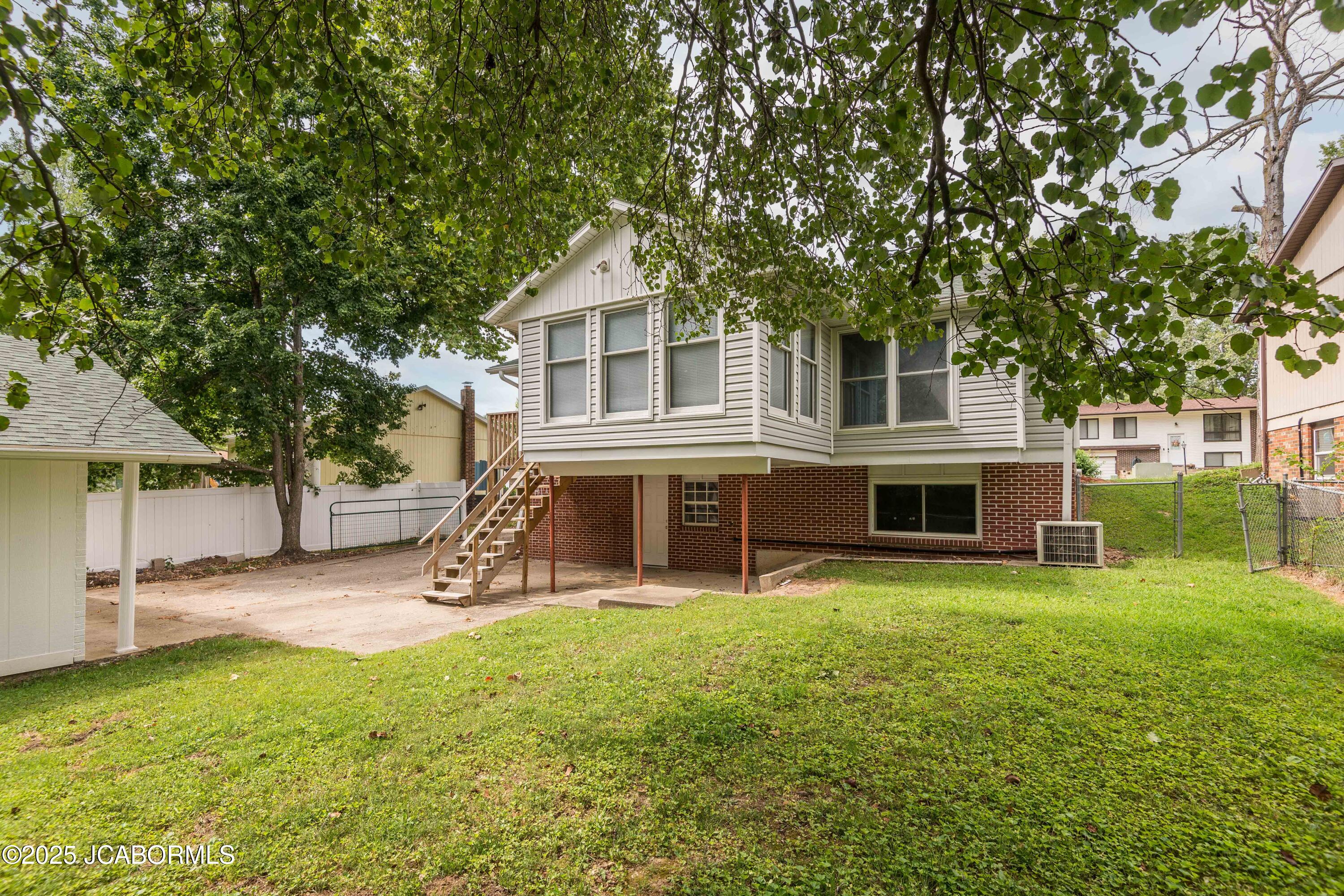 1333 GRANDVIEW DRIVE