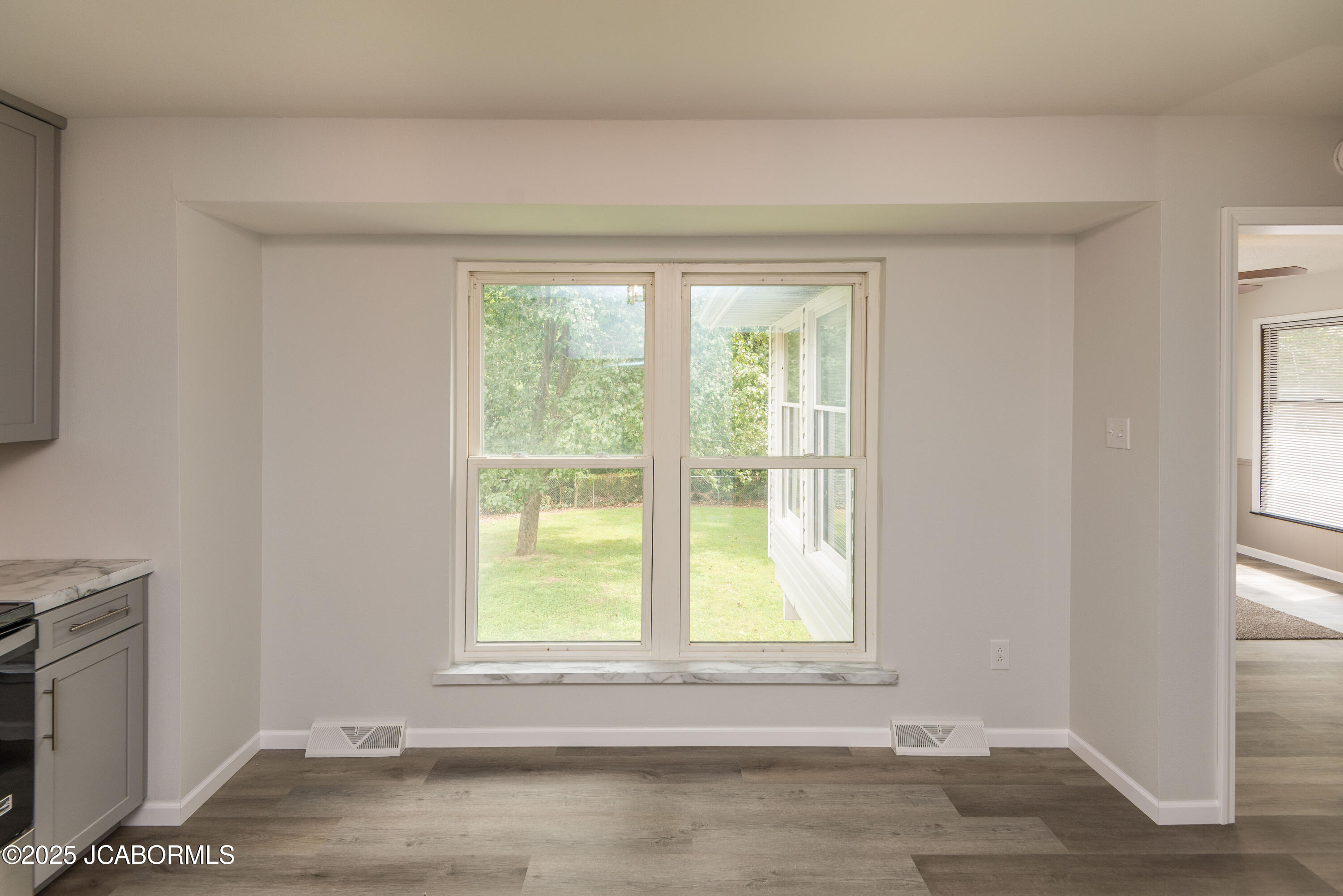 1333 GRANDVIEW DRIVE