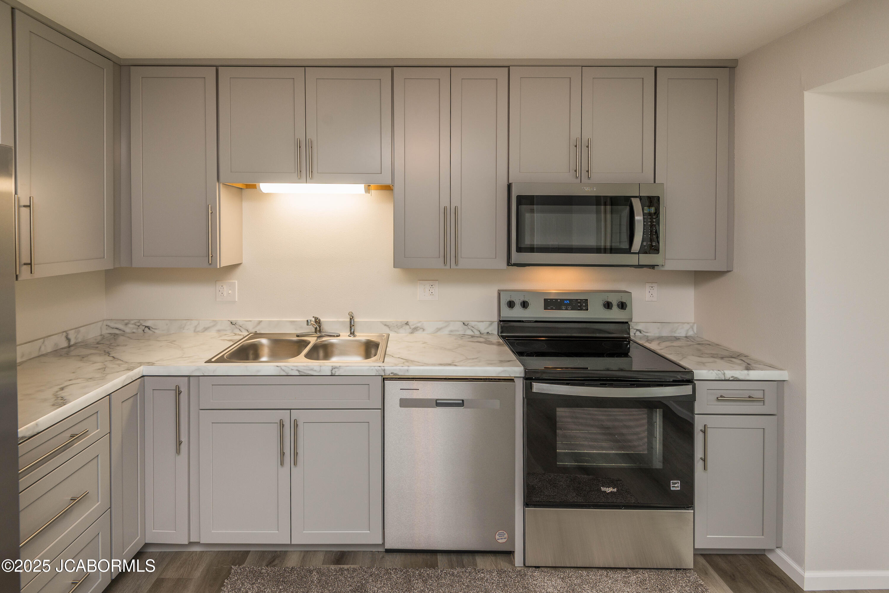 1333 GRANDVIEW DRIVE