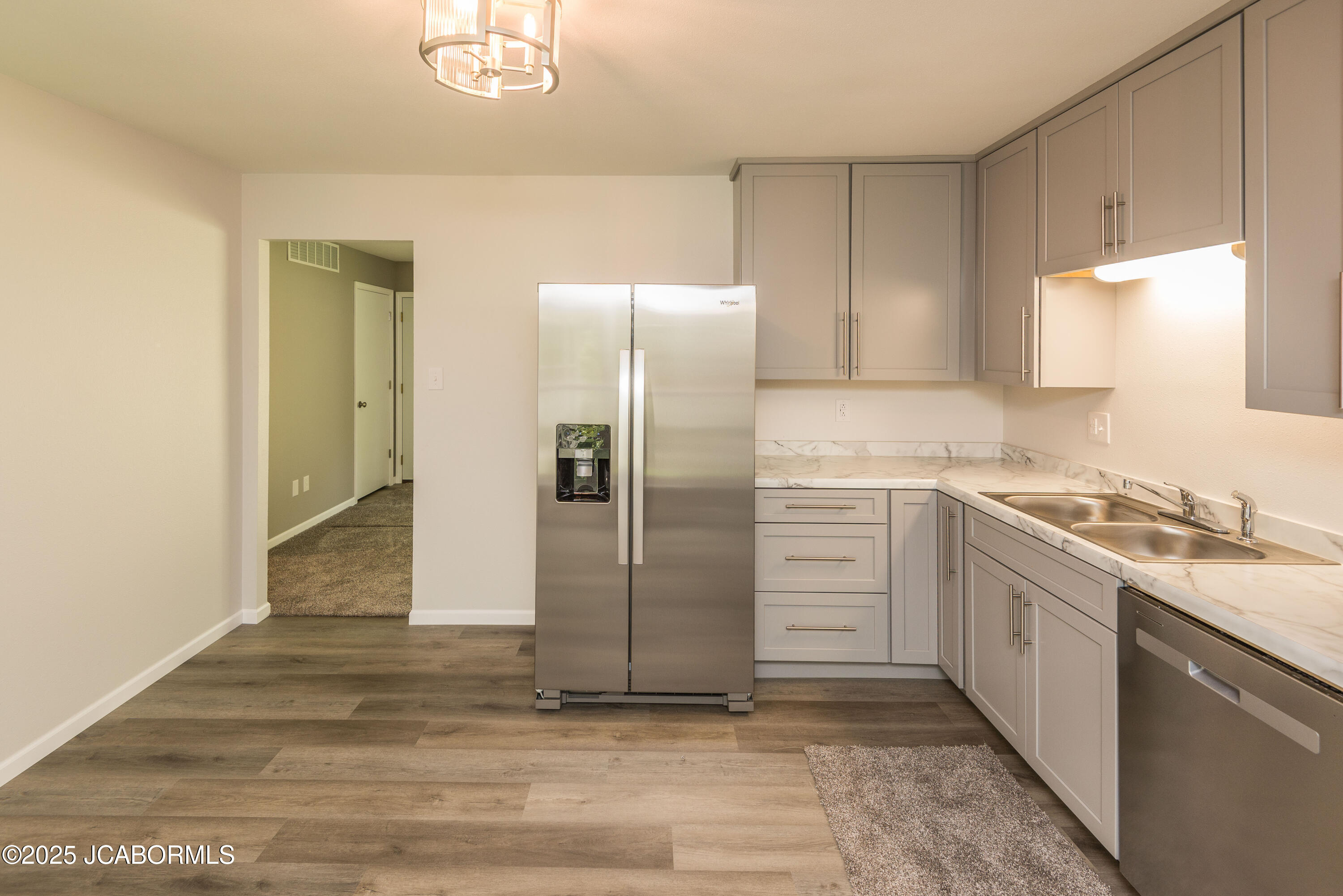 1333 GRANDVIEW DRIVE