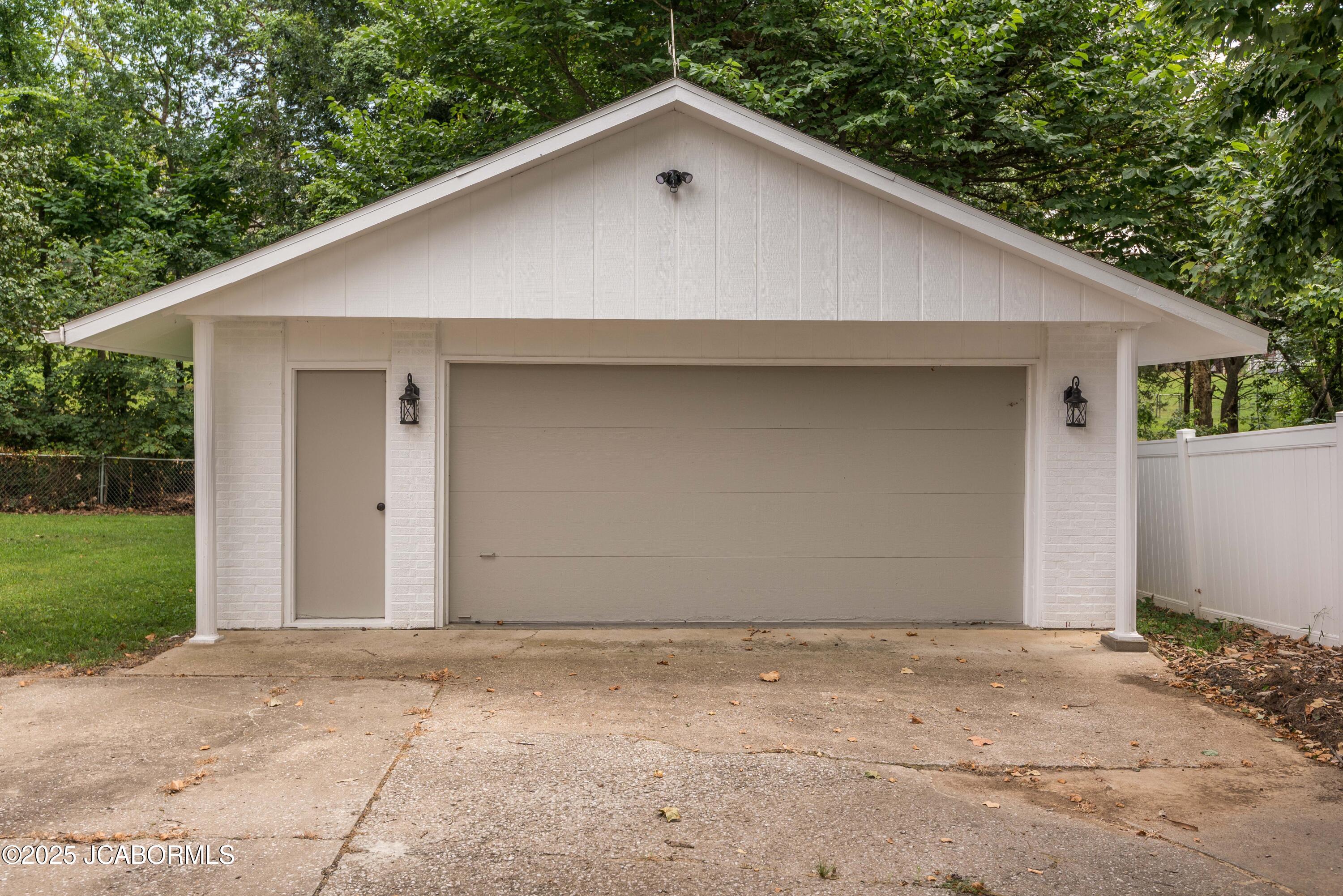 1333 GRANDVIEW DRIVE