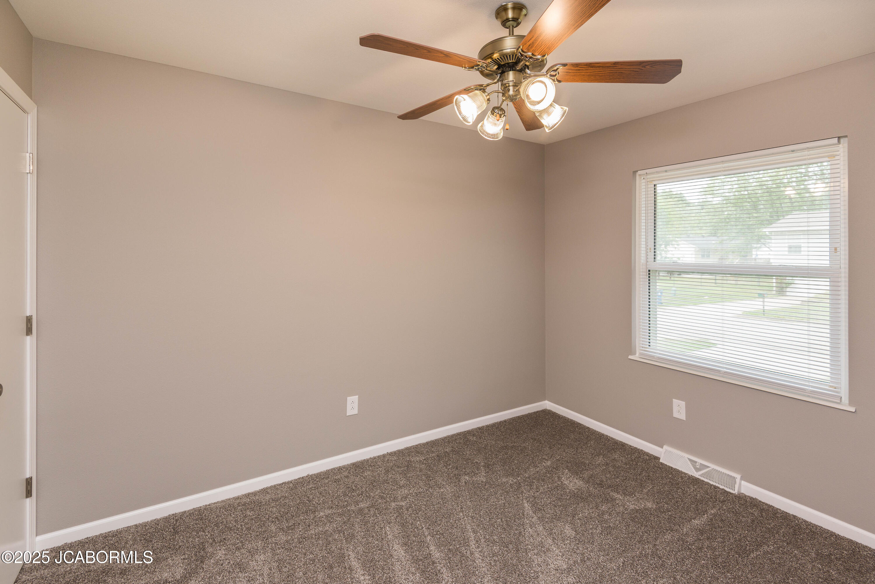 1333 GRANDVIEW DRIVE