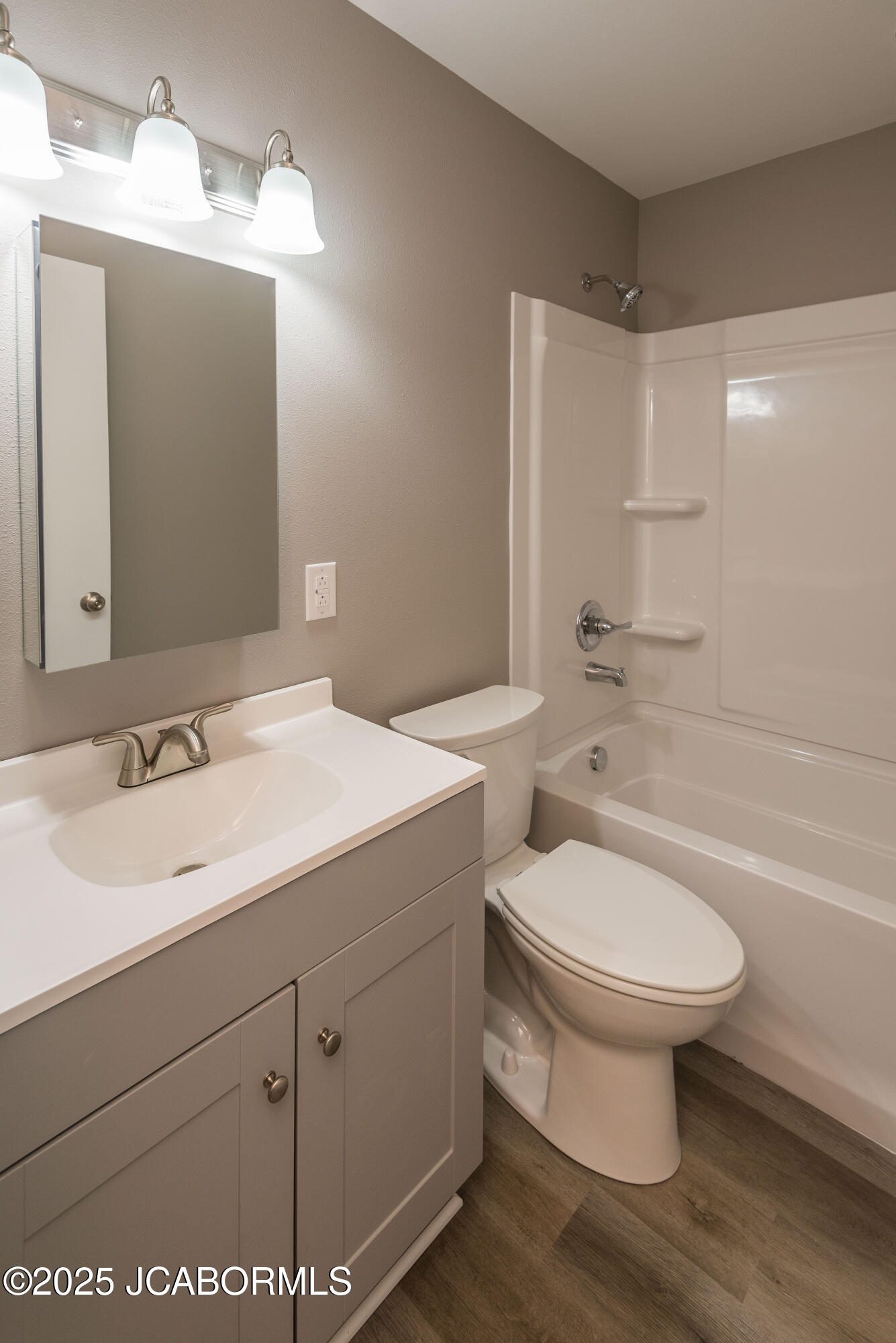 1333 GRANDVIEW DRIVE