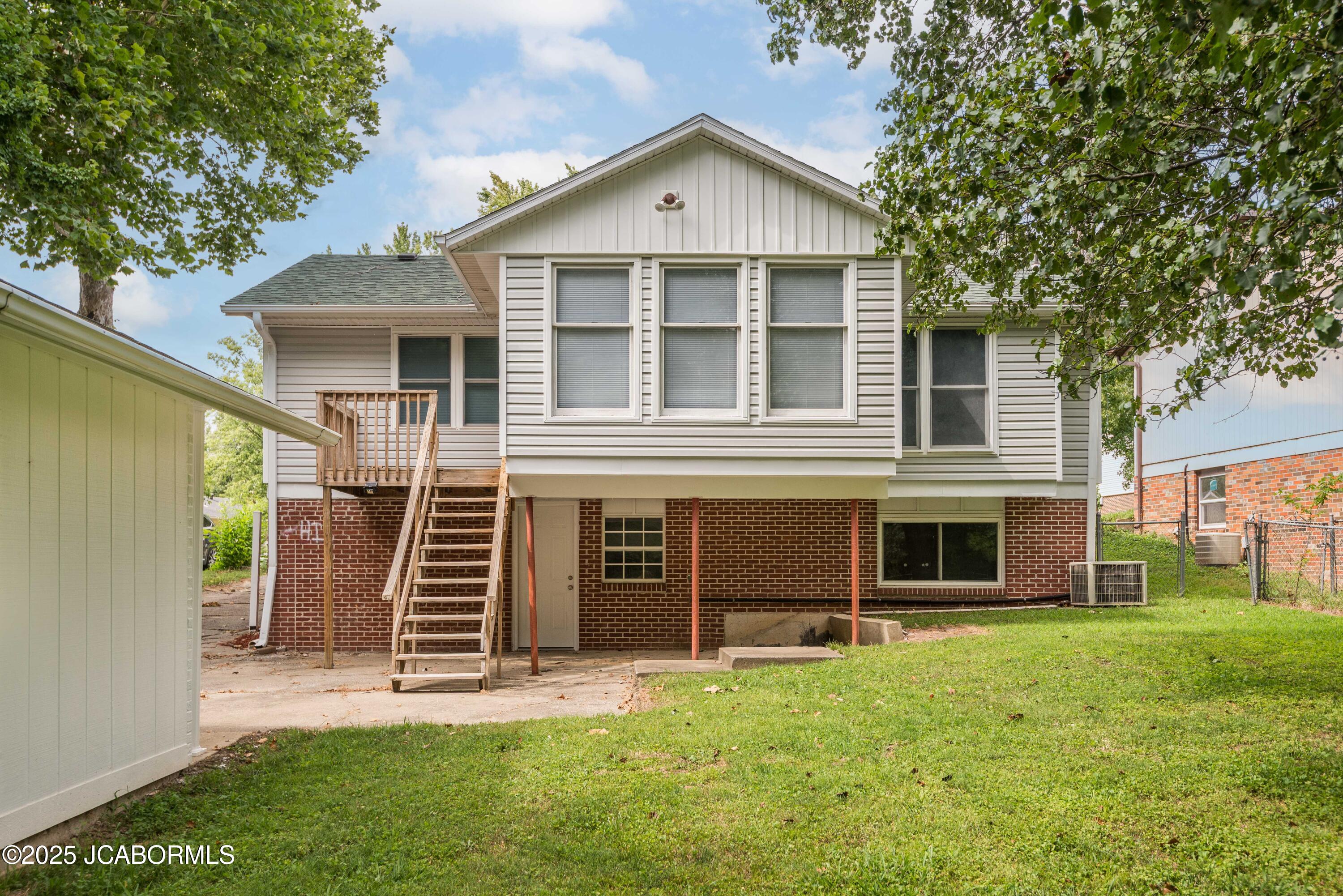 1333 GRANDVIEW DRIVE