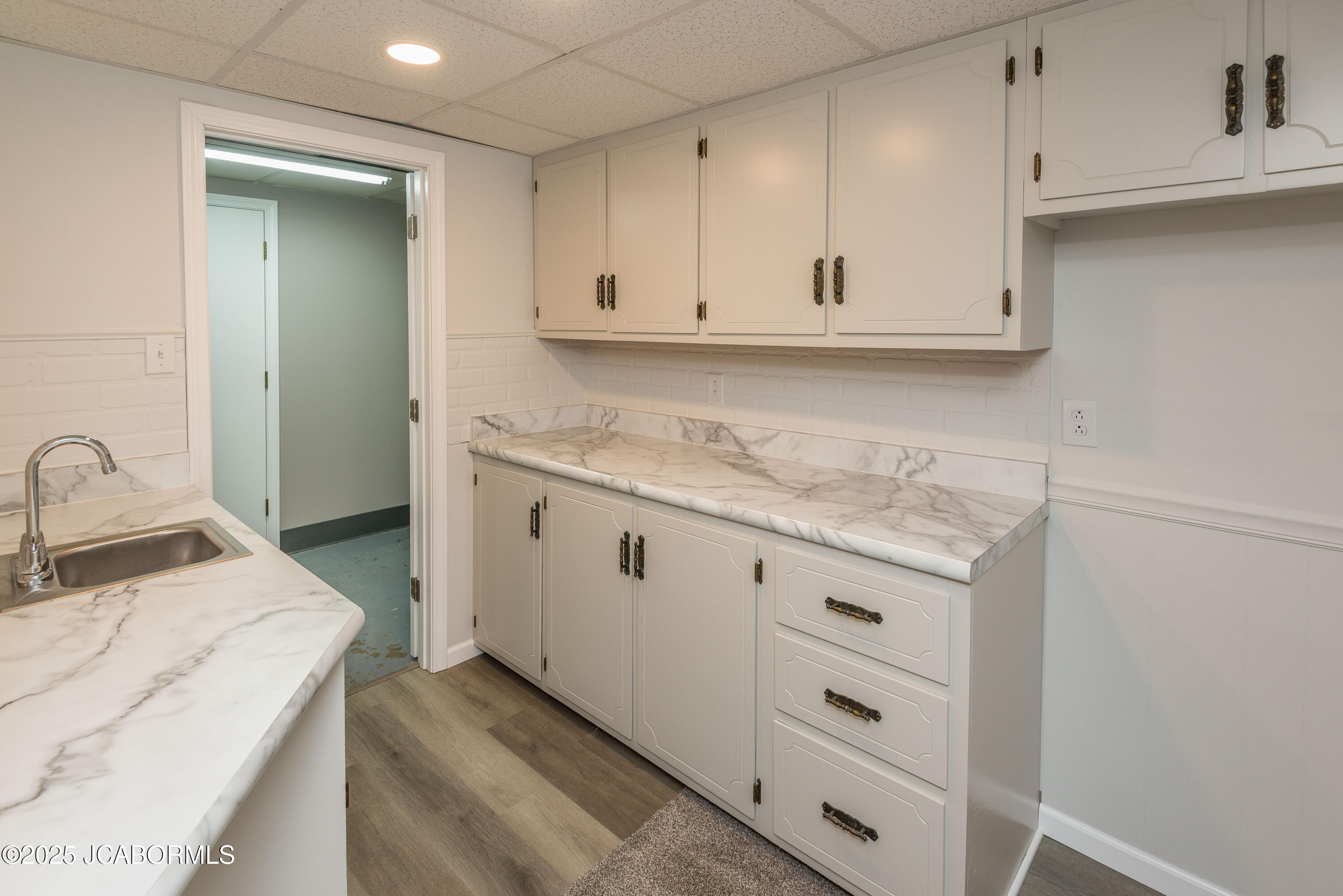 1333 GRANDVIEW DRIVE