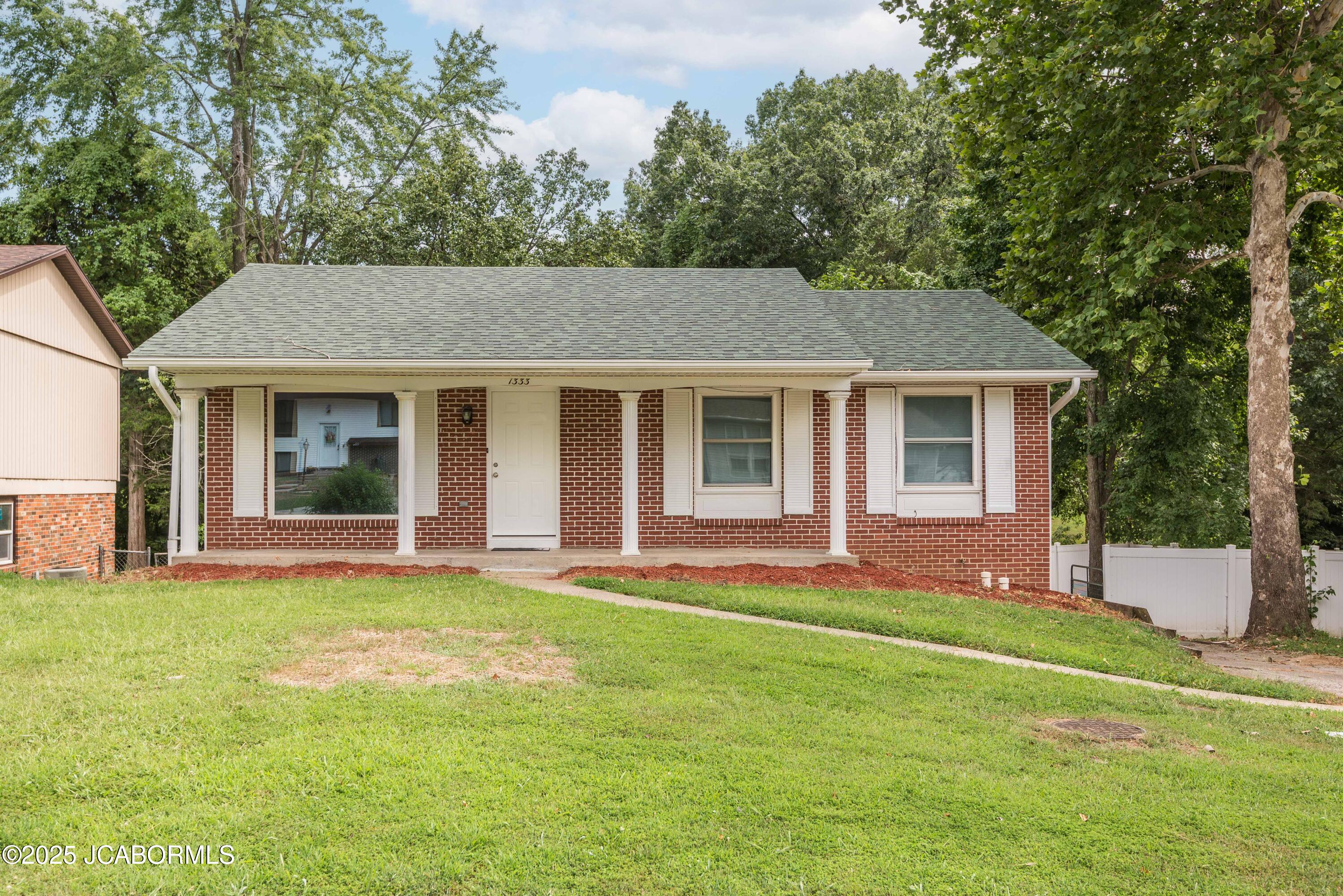 1333 GRANDVIEW DRIVE