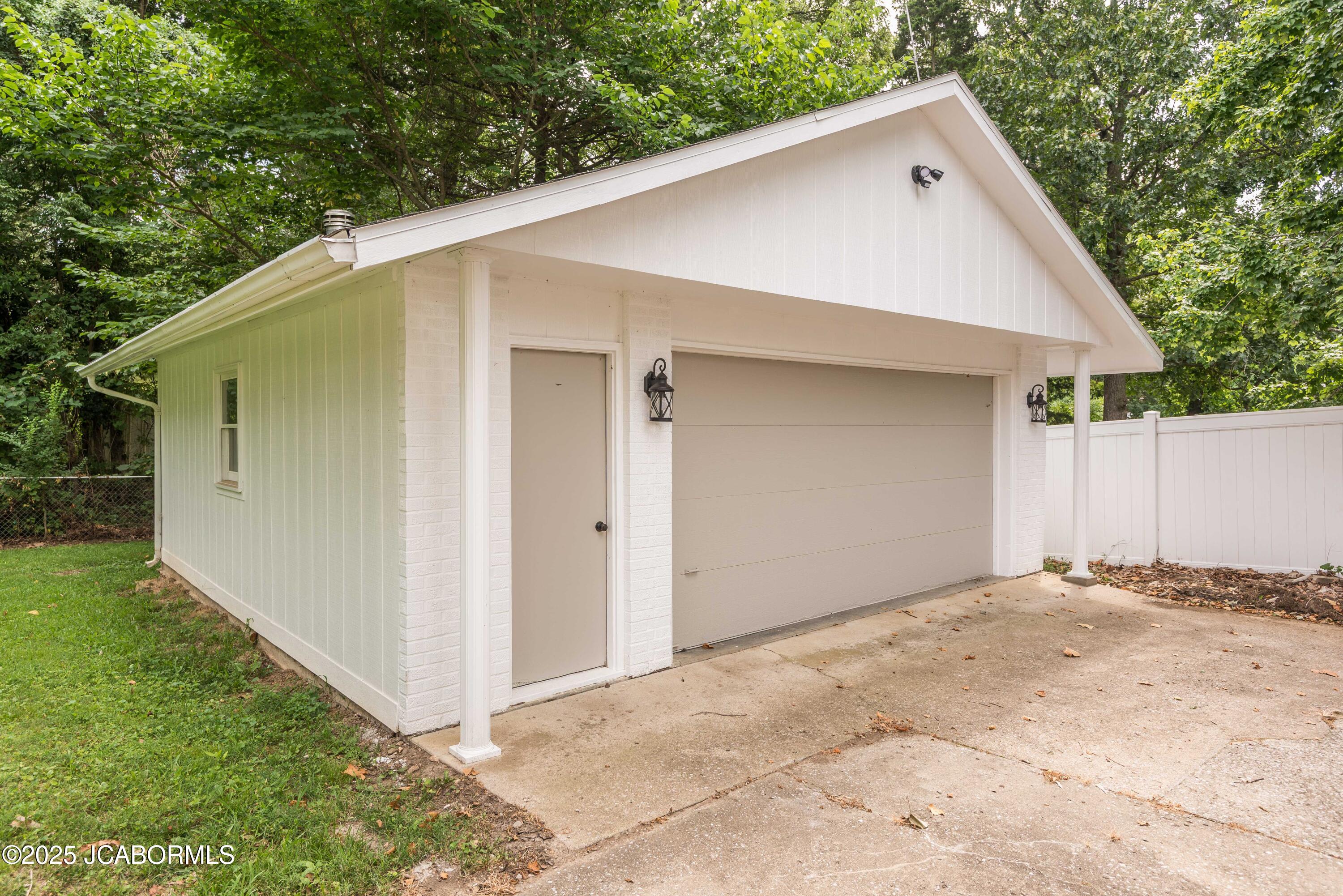 1333 GRANDVIEW DRIVE