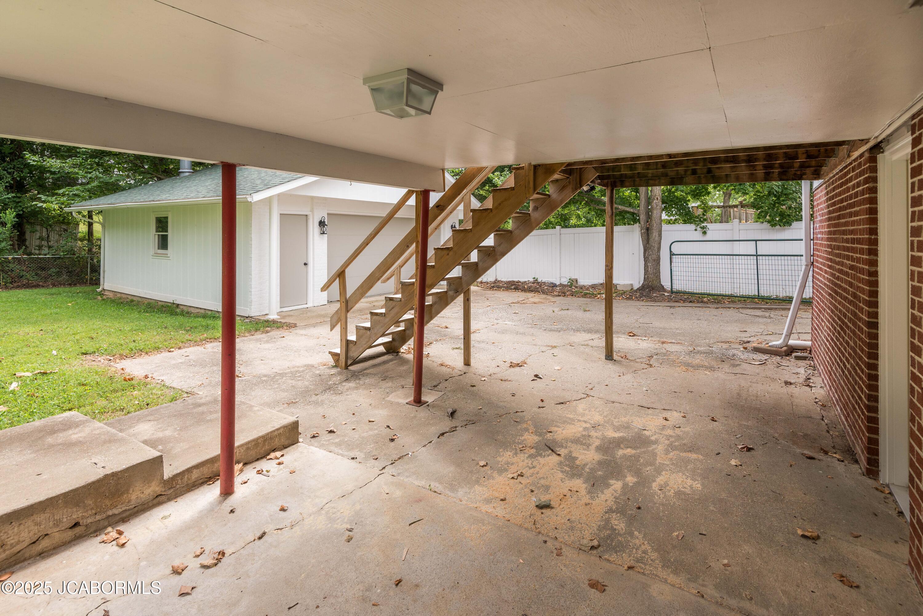 1333 GRANDVIEW DRIVE