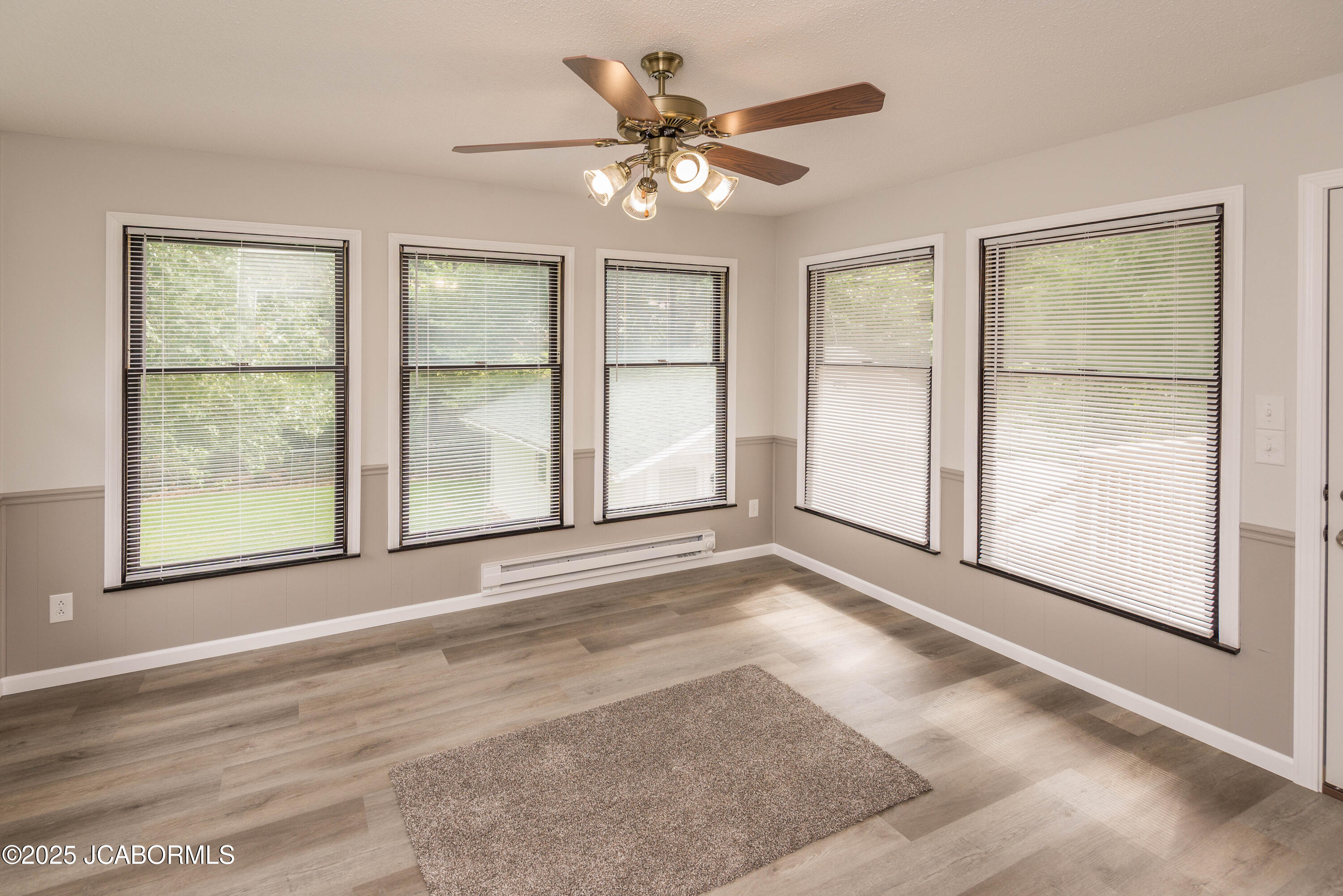 1333 GRANDVIEW DRIVE