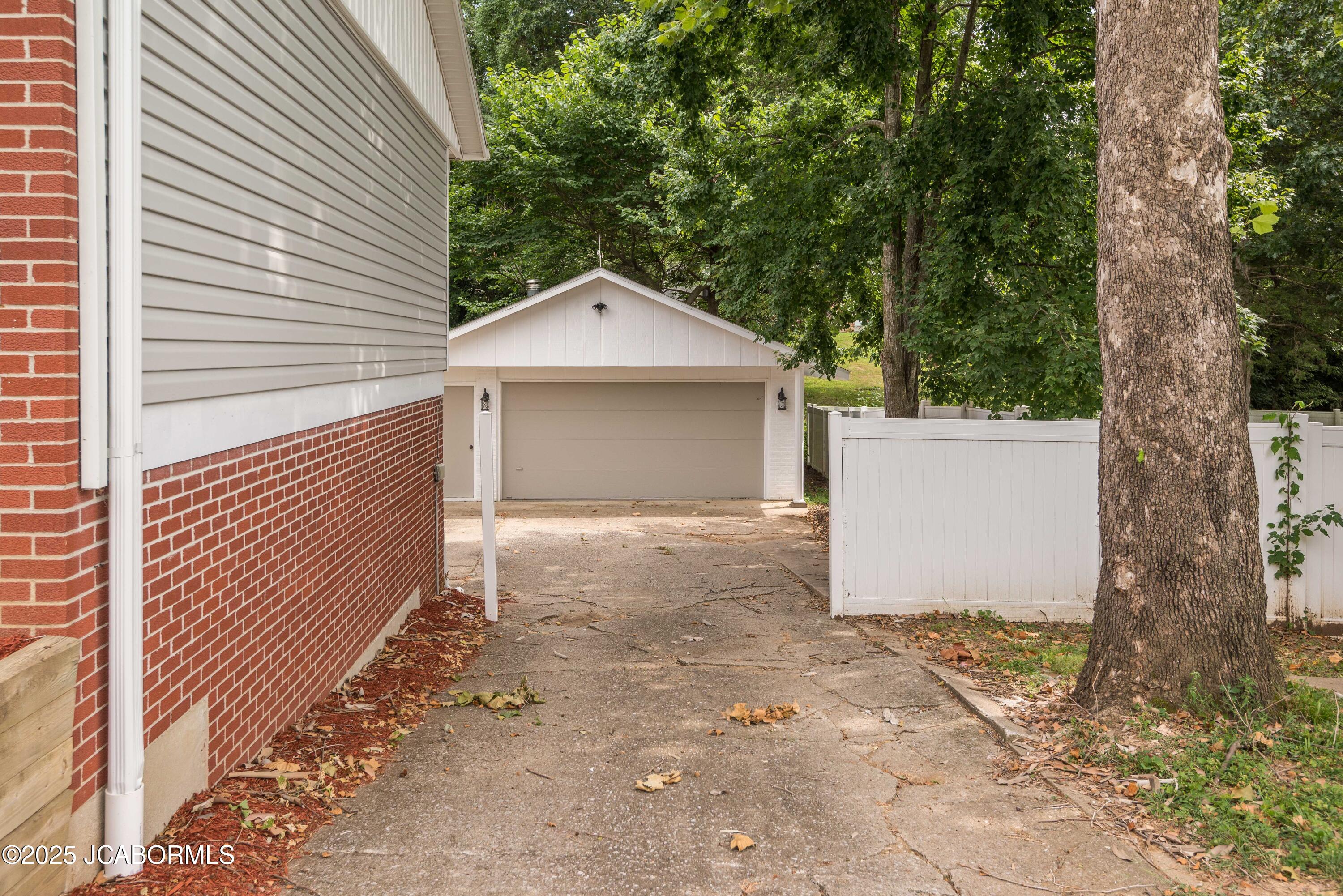 1333 GRANDVIEW DRIVE