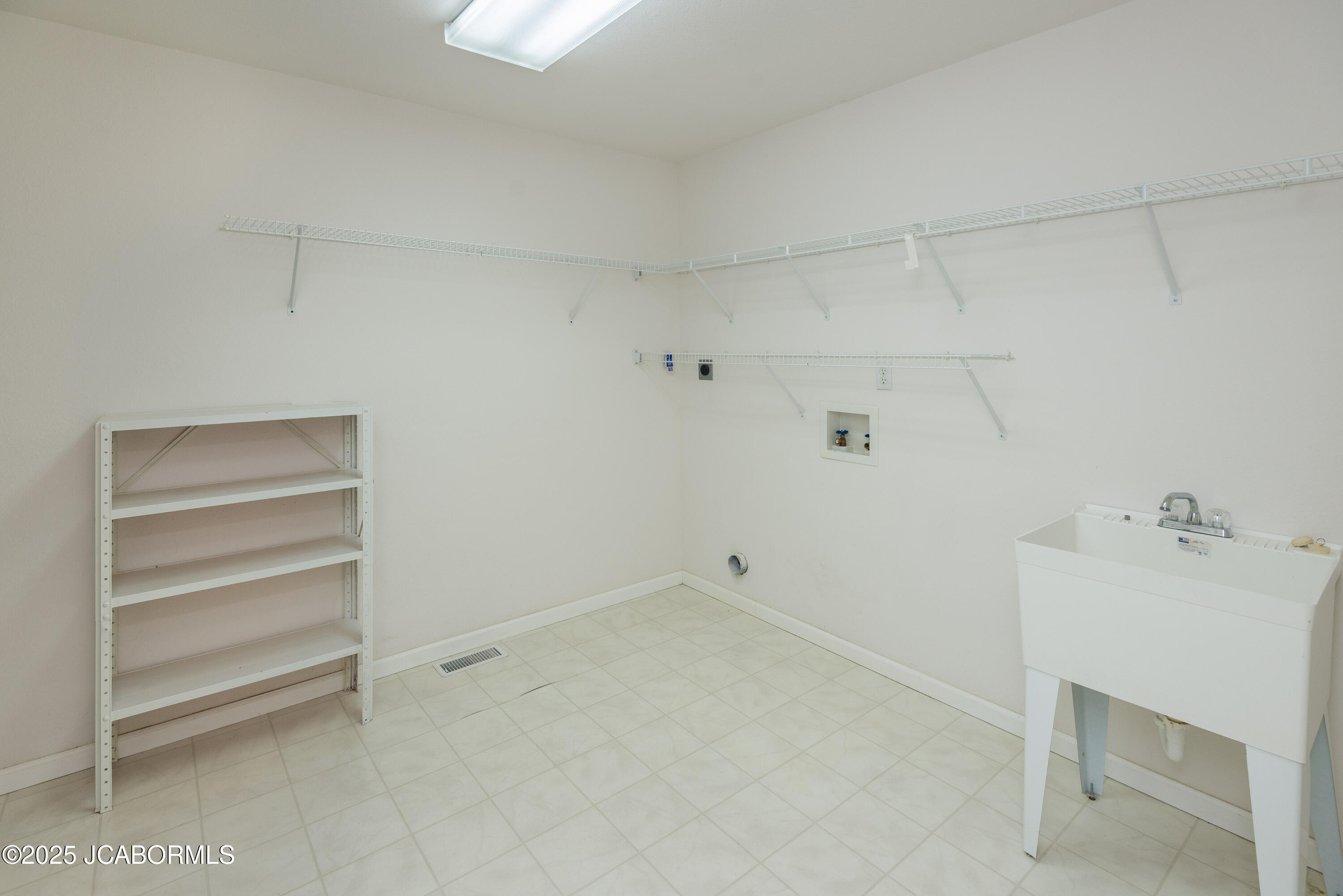 1251 DUANE SWIFT PARKWAY Unit: A