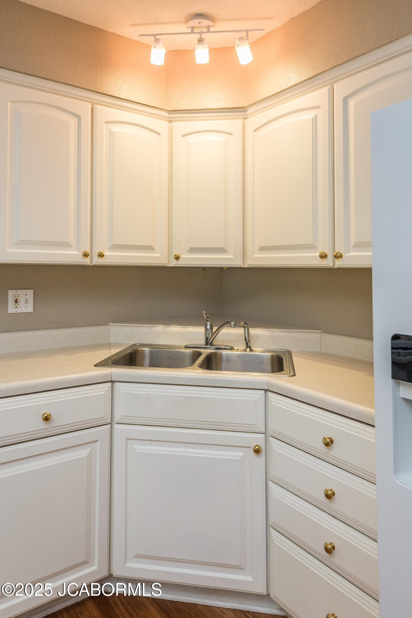 1251 DUANE SWIFT PARKWAY Unit: B