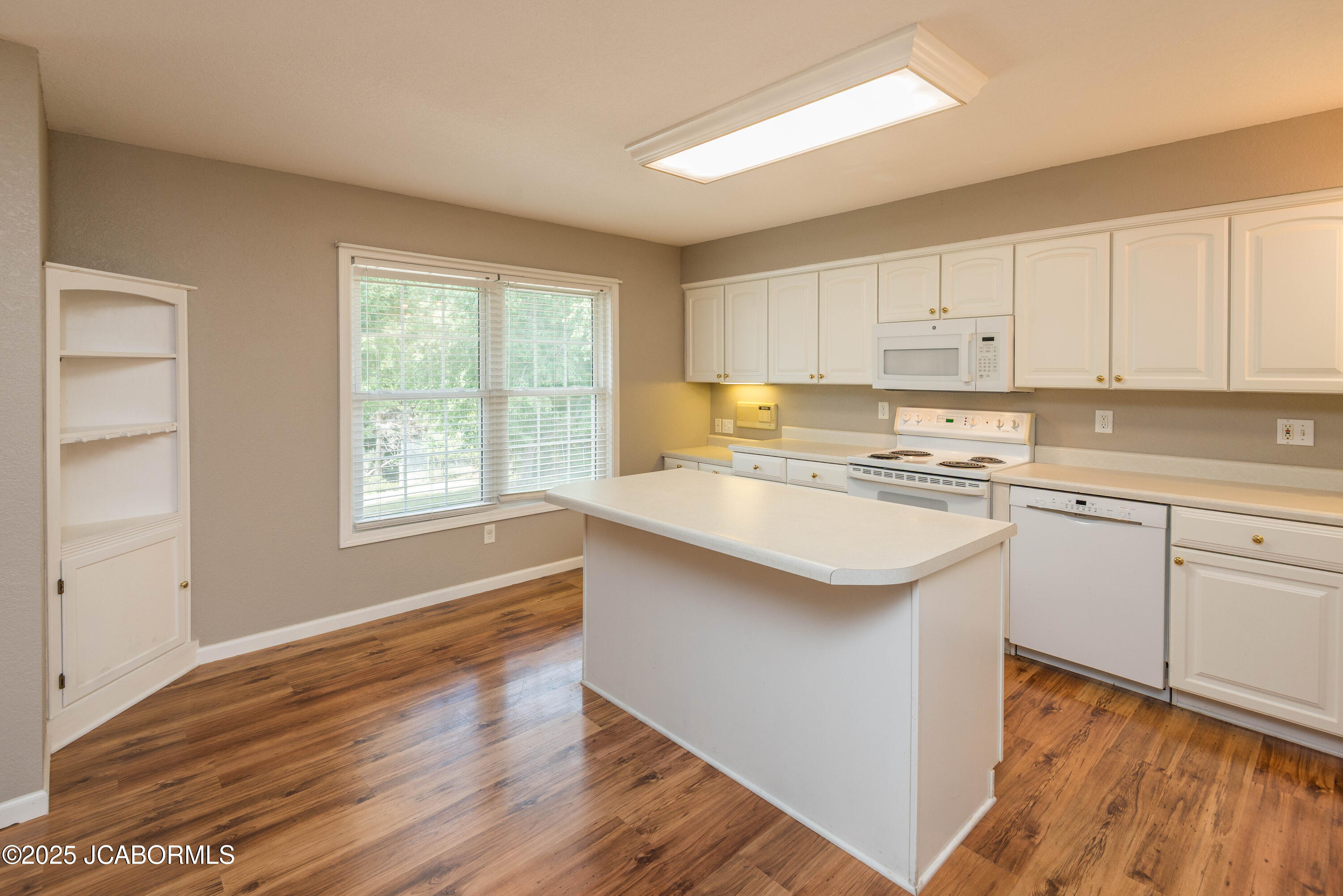 1251 DUANE SWIFT PARKWAY Unit: B