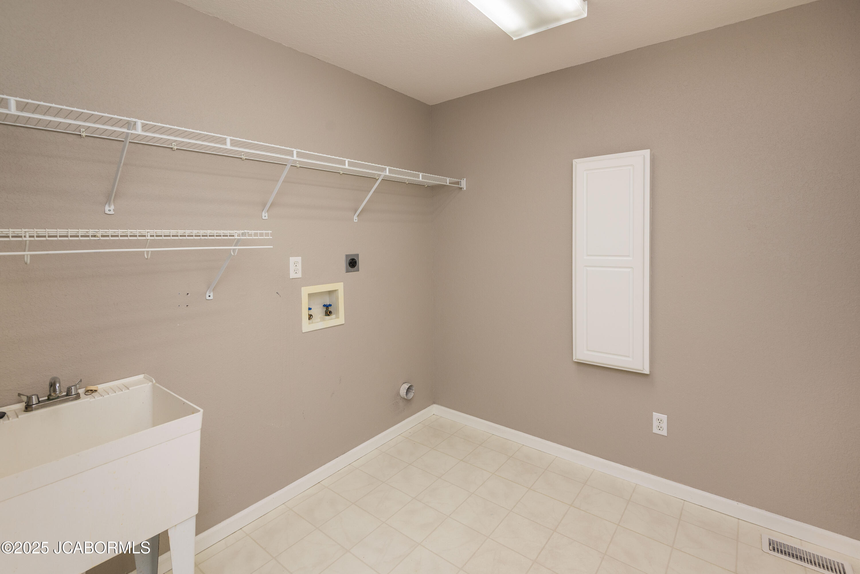 1251 DUANE SWIFT PARKWAY Unit: B