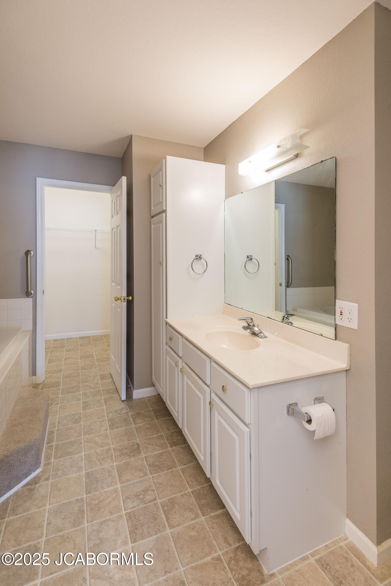 1251 DUANE SWIFT PARKWAY Unit: B