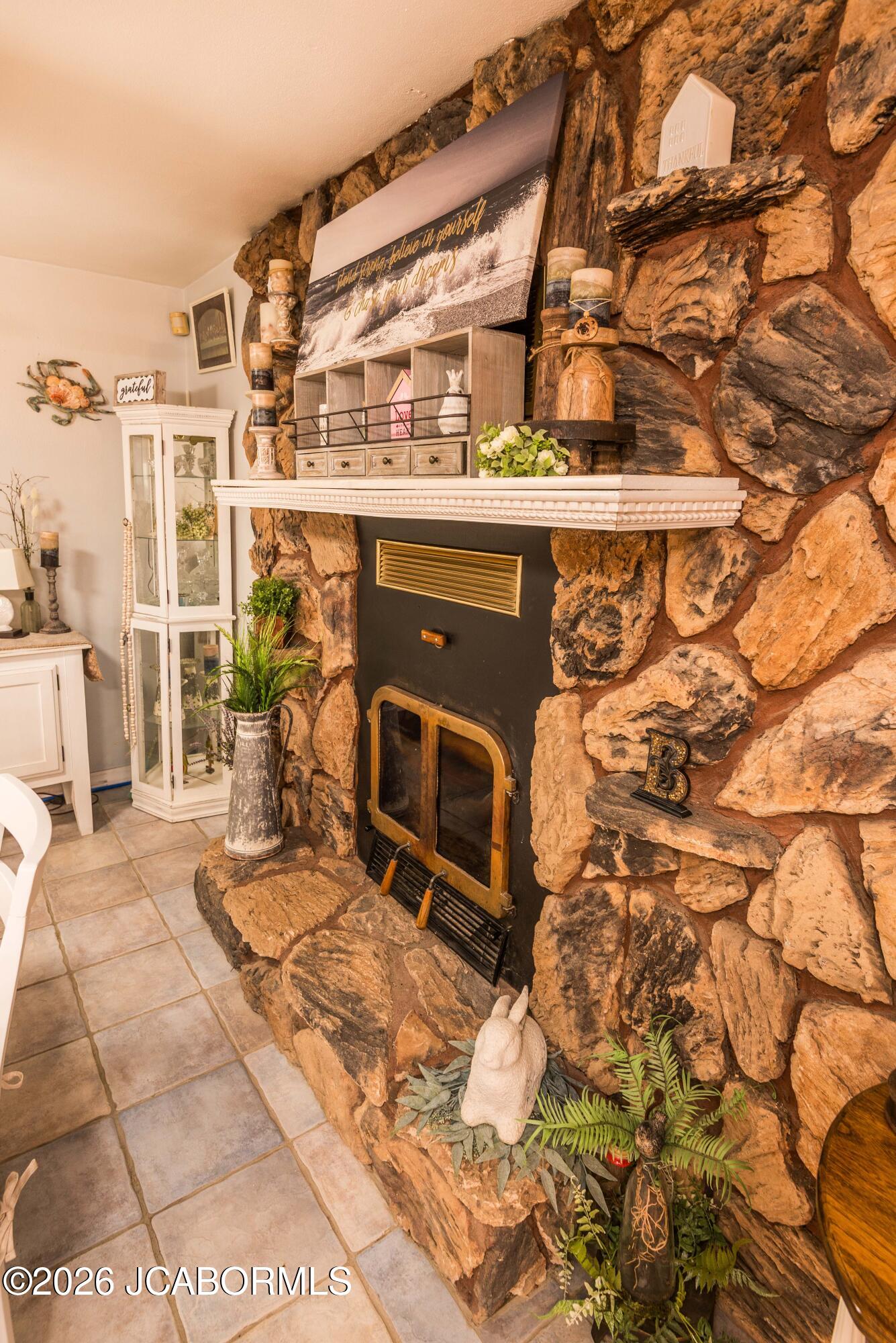 2922 S TEN MILE DRIVE