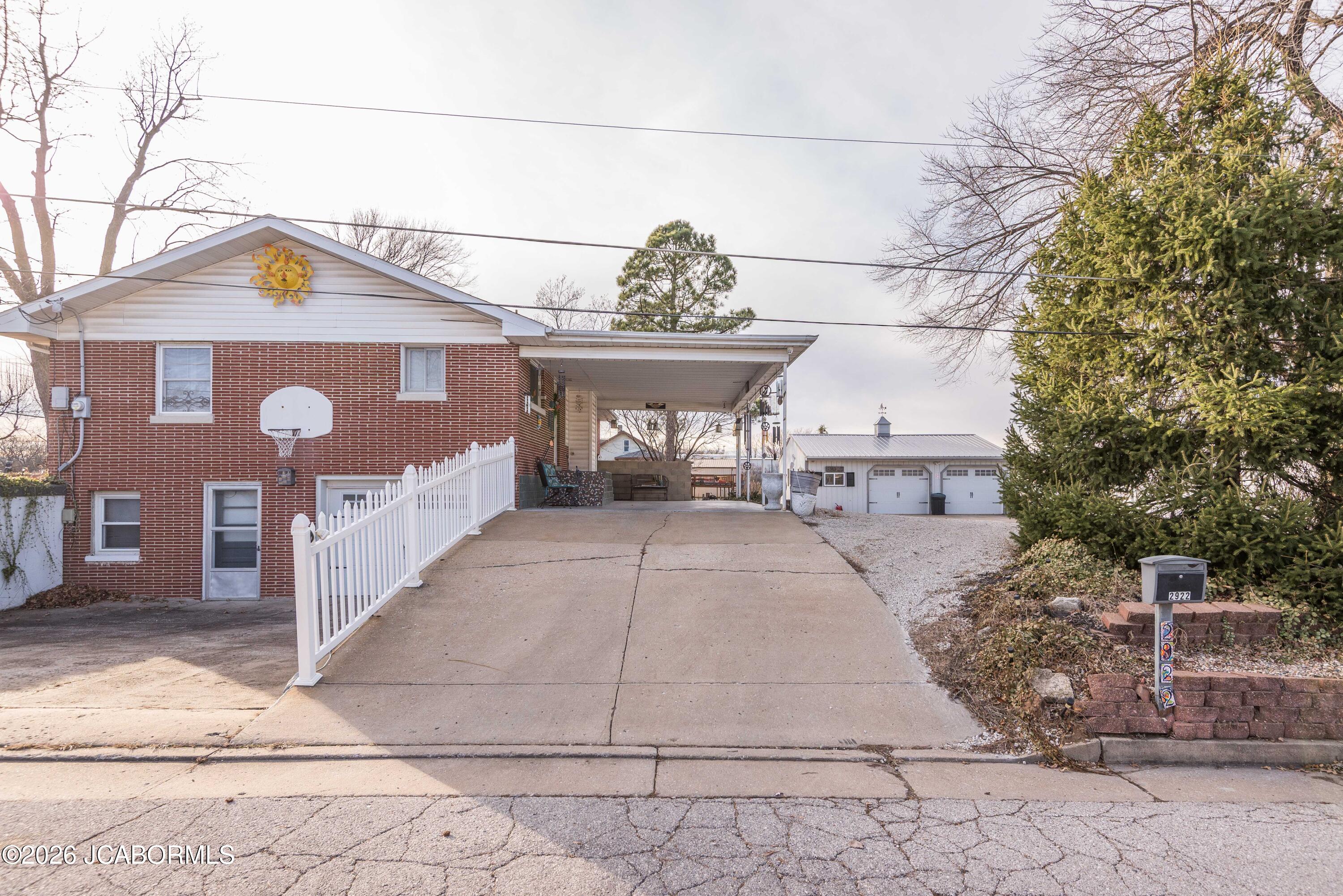 2922 S TEN MILE DRIVE