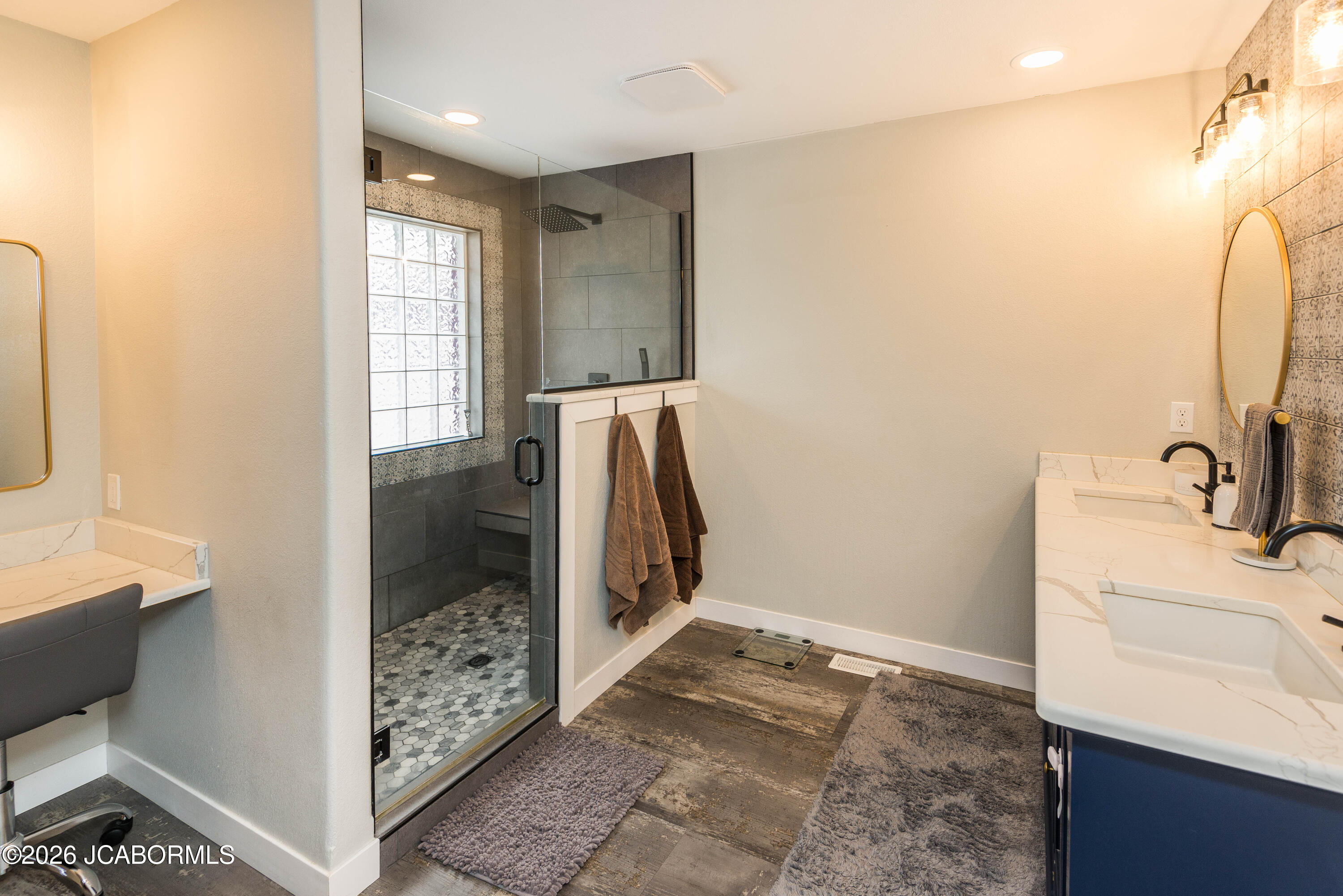 1512 GRANDVALLEY DRIVE