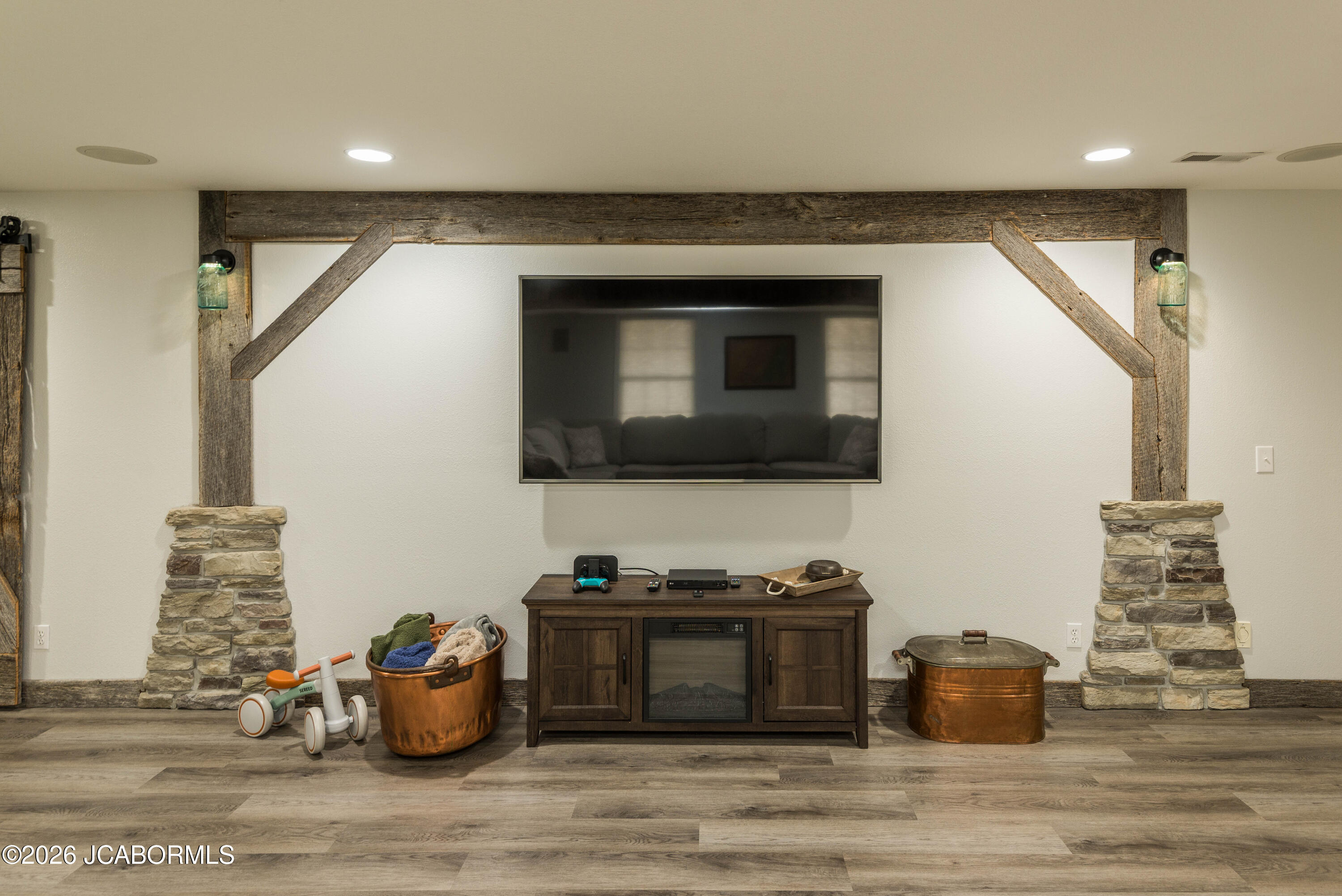 1512 GRANDVALLEY DRIVE