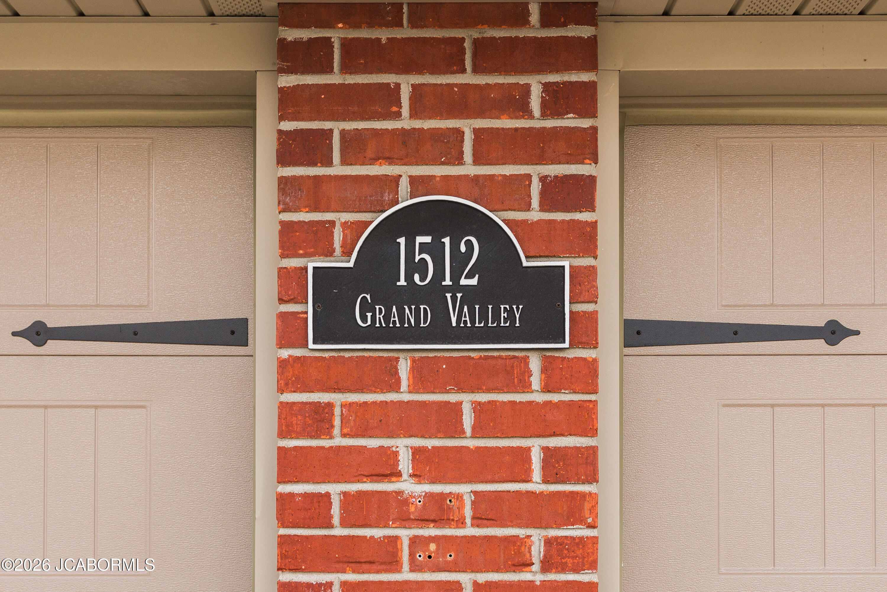 1512 GRANDVALLEY DRIVE