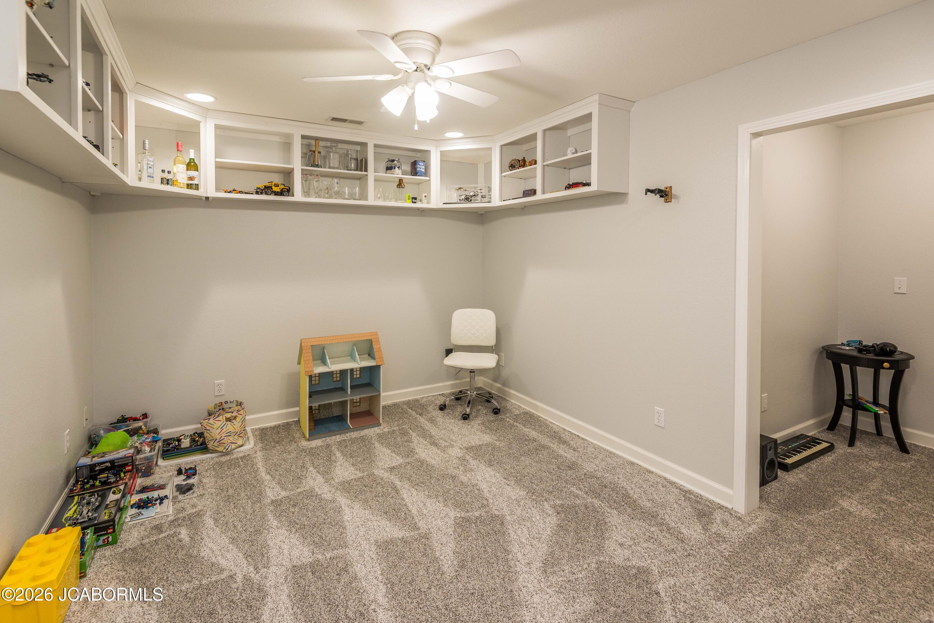 1512 GRANDVALLEY DRIVE