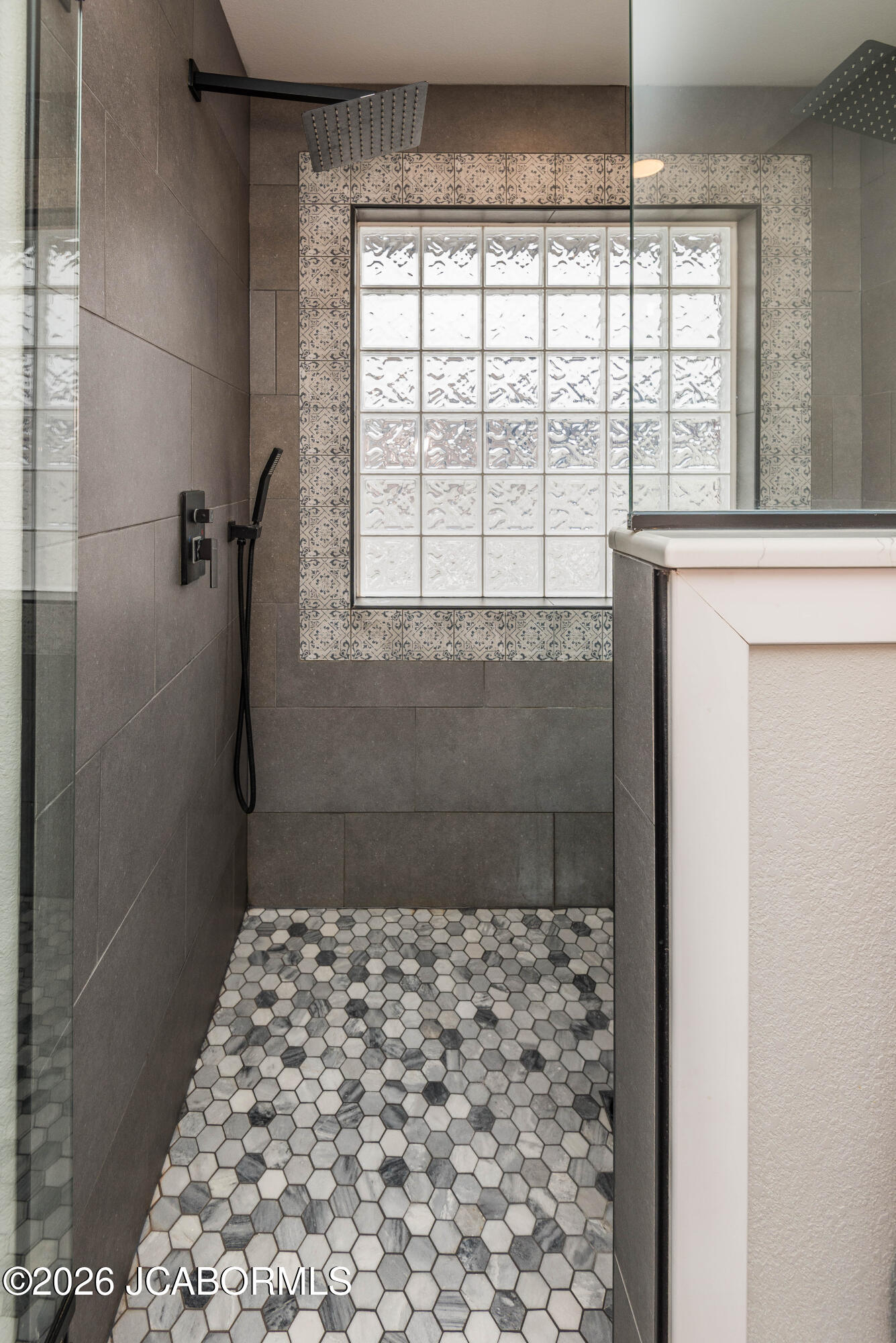 1512 GRANDVALLEY DRIVE