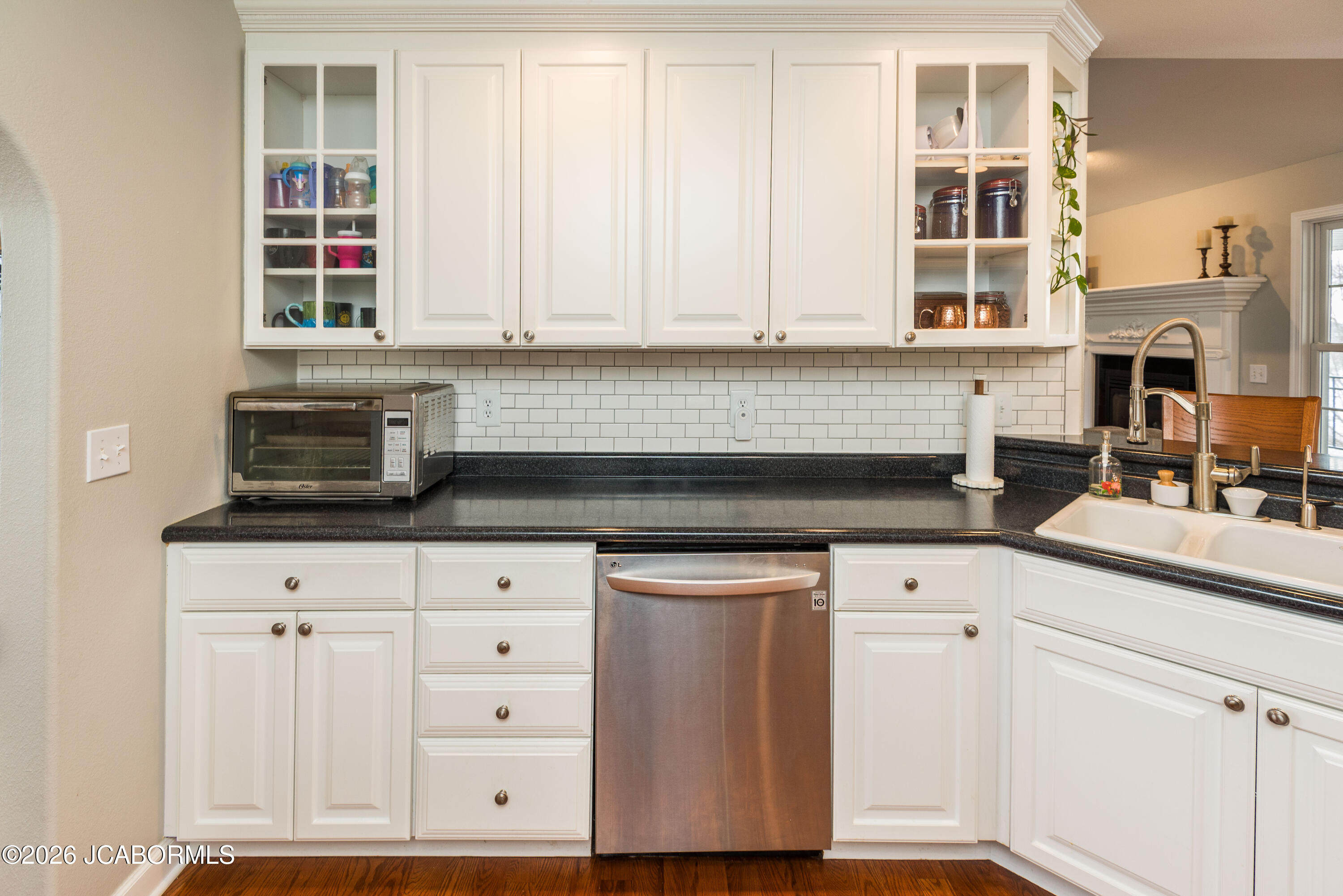 1512 GRANDVALLEY DRIVE