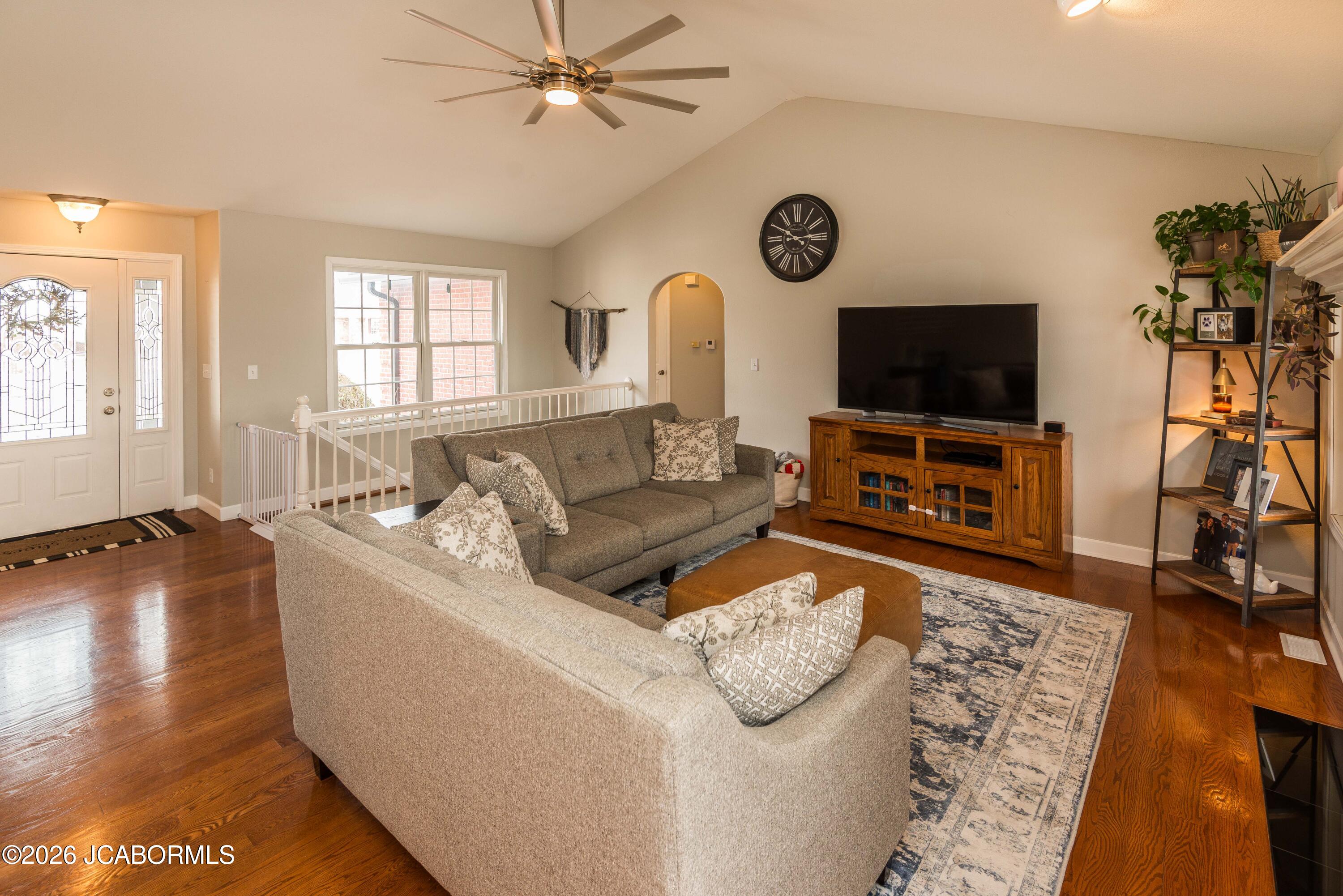 1512 GRANDVALLEY DRIVE