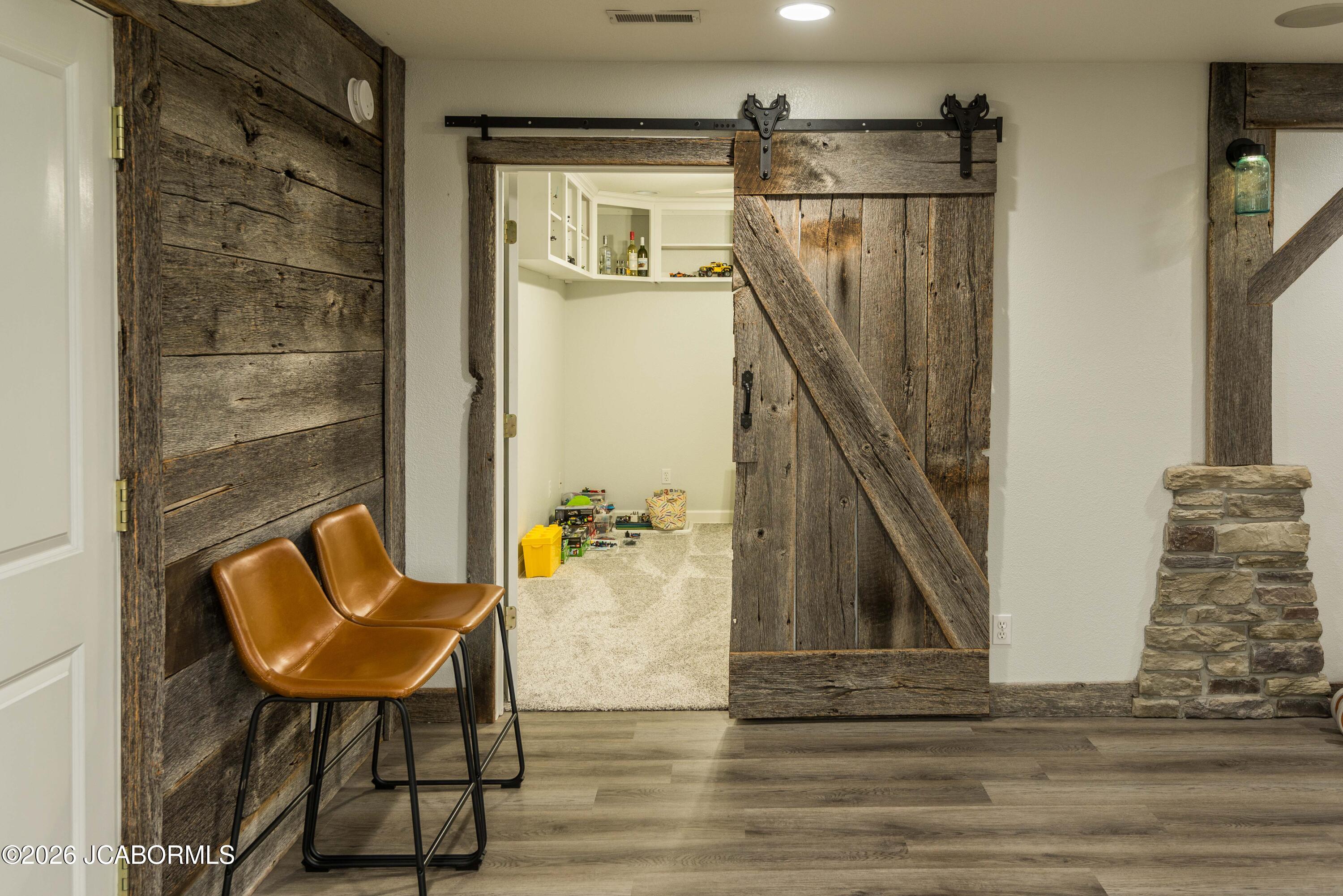 1512 GRANDVALLEY DRIVE