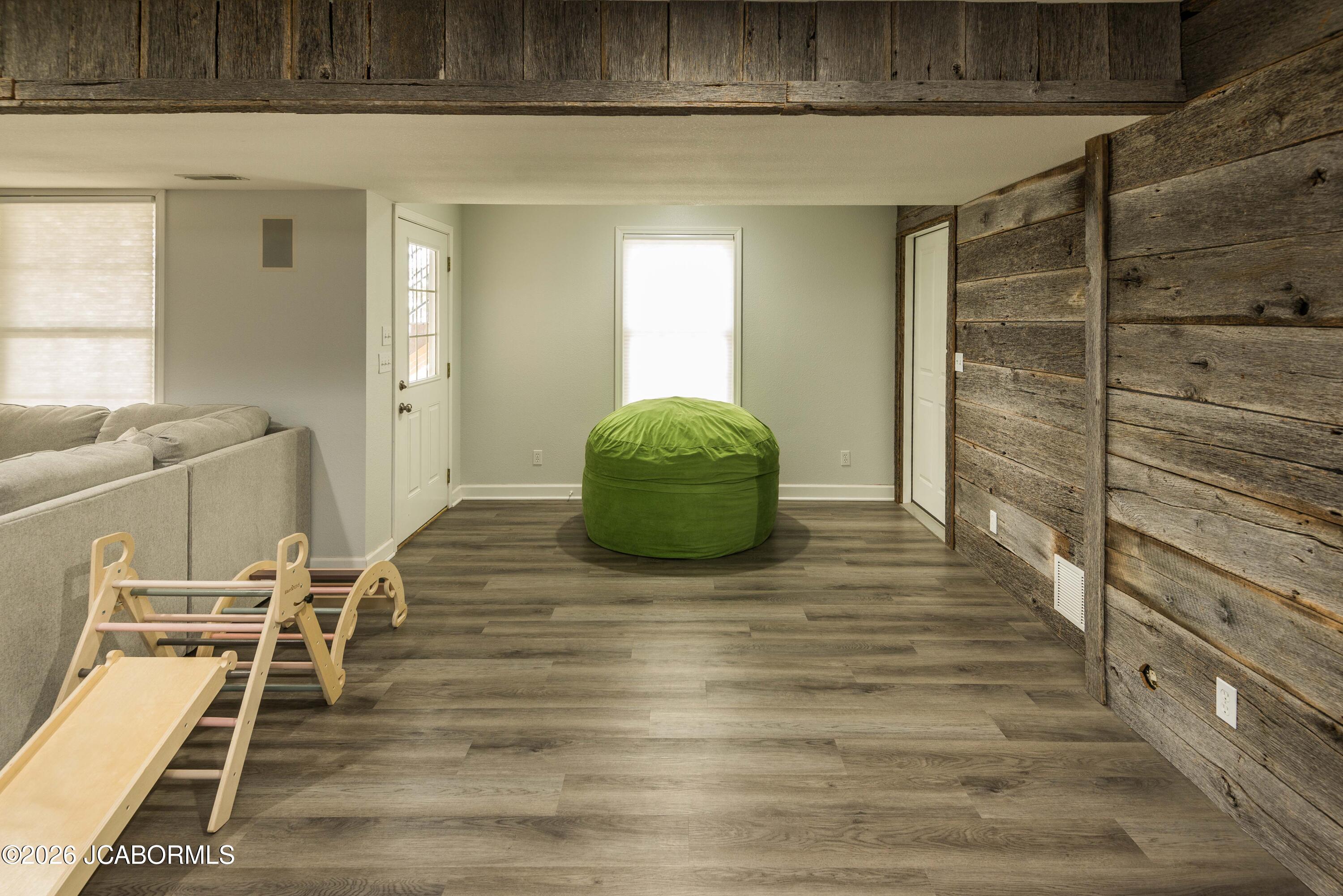 1512 GRANDVALLEY DRIVE