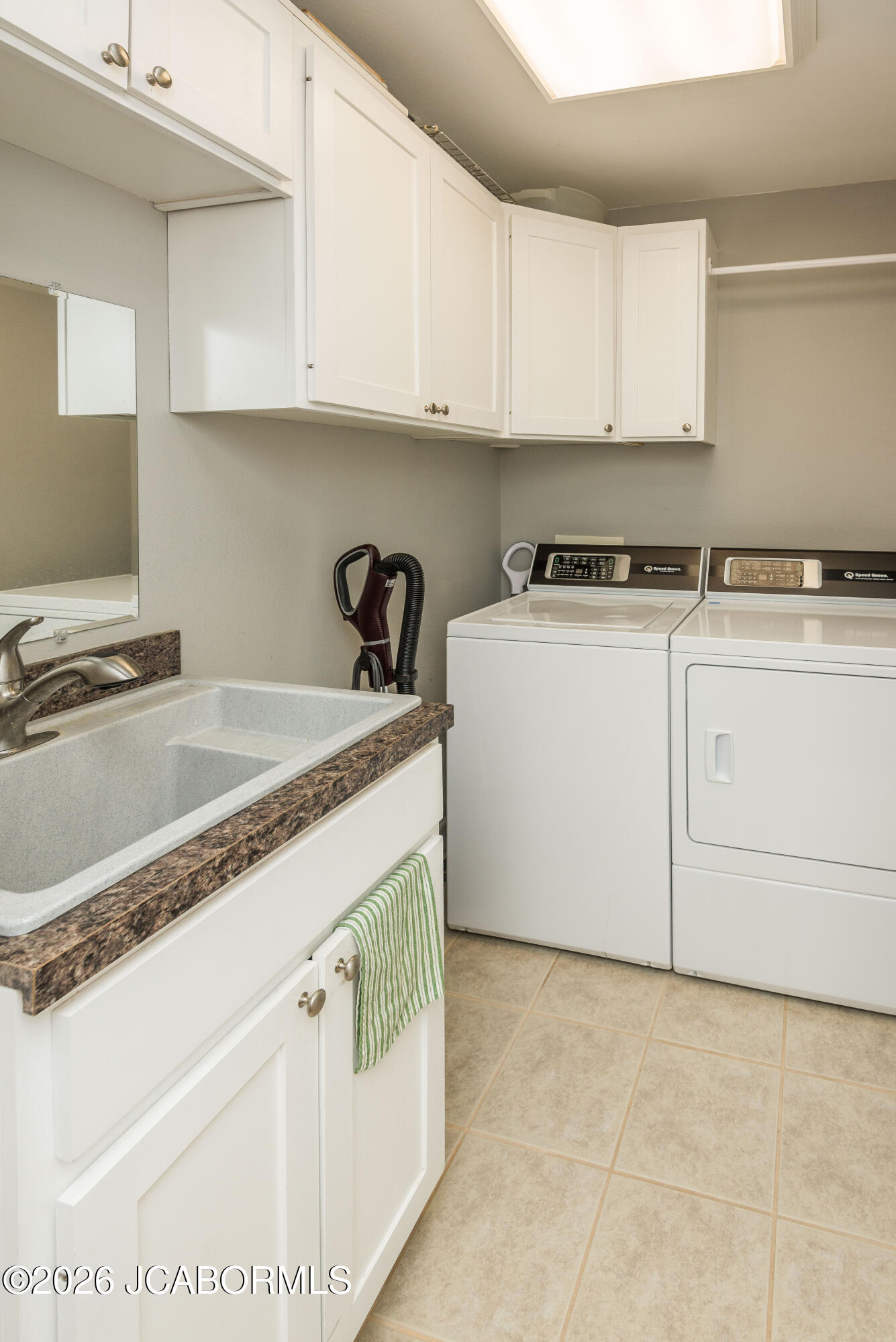 1512 GRANDVALLEY DRIVE