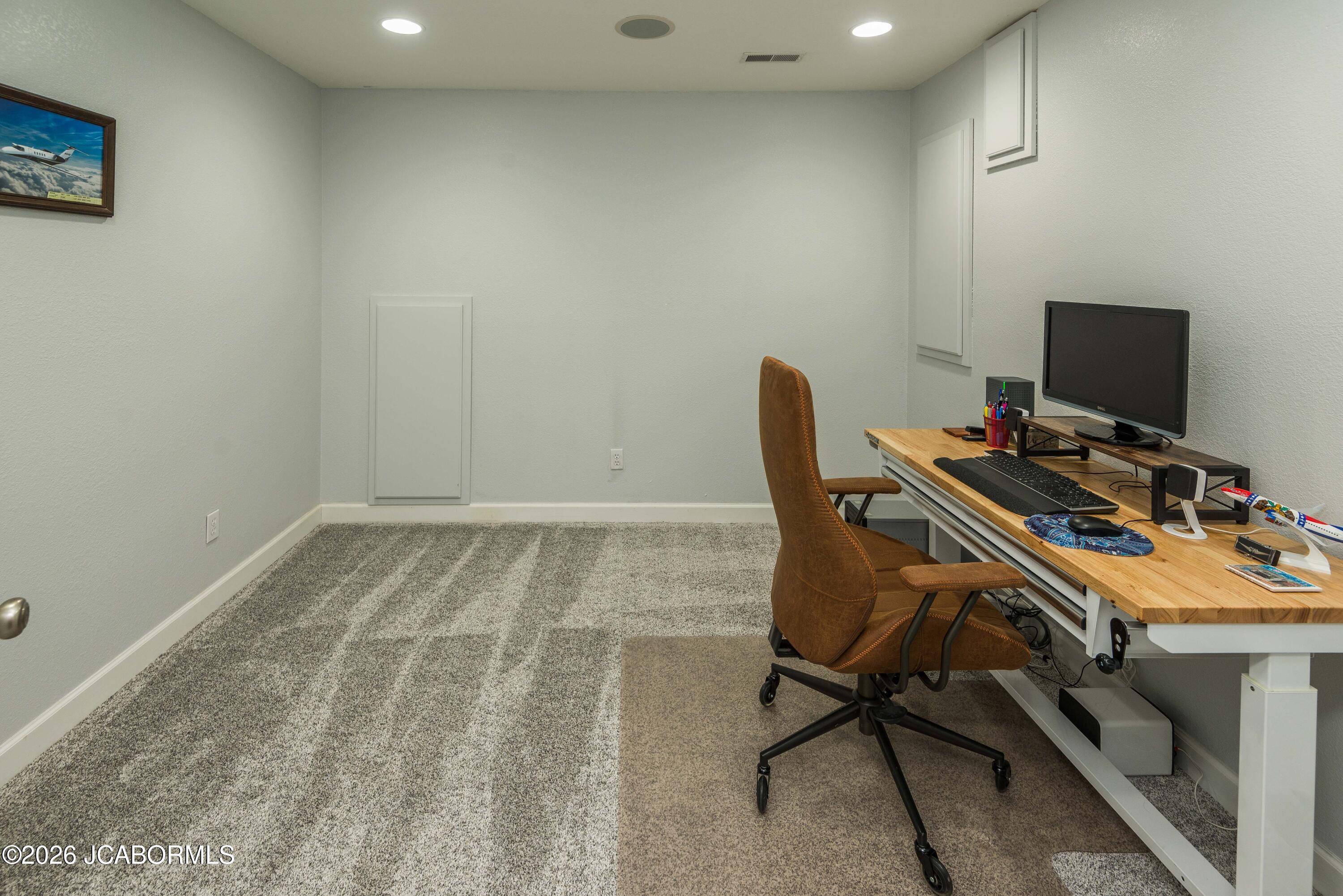 1512 GRANDVALLEY DRIVE