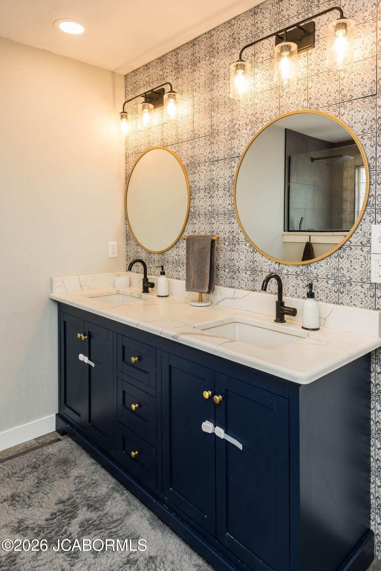 1512 GRANDVALLEY DRIVE