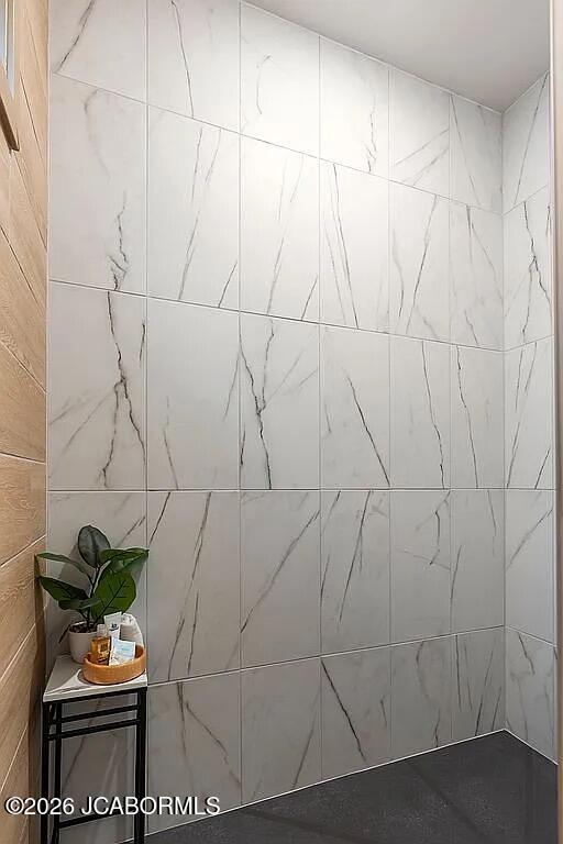 5710 MORNING GLORY COURT