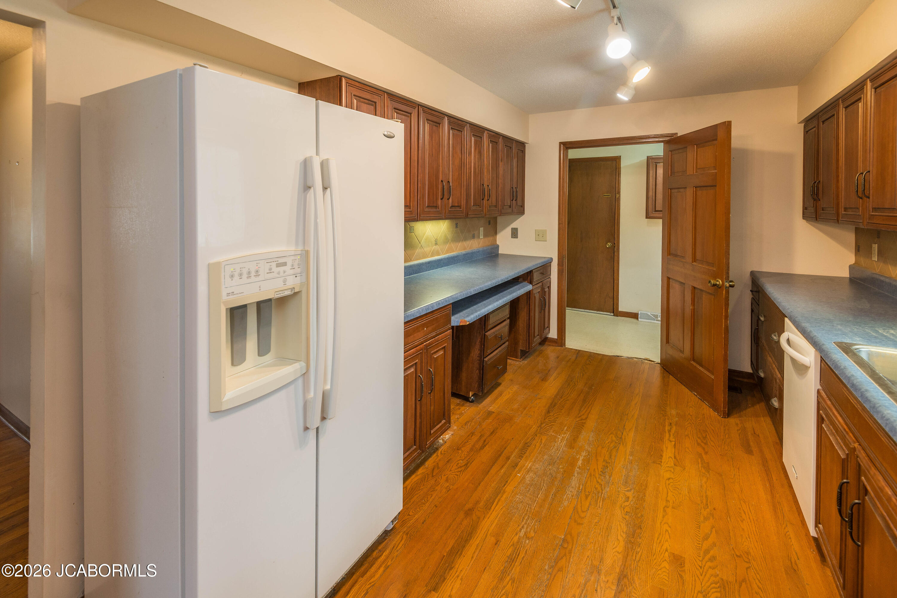 3914 GREENBRIER DRIVE