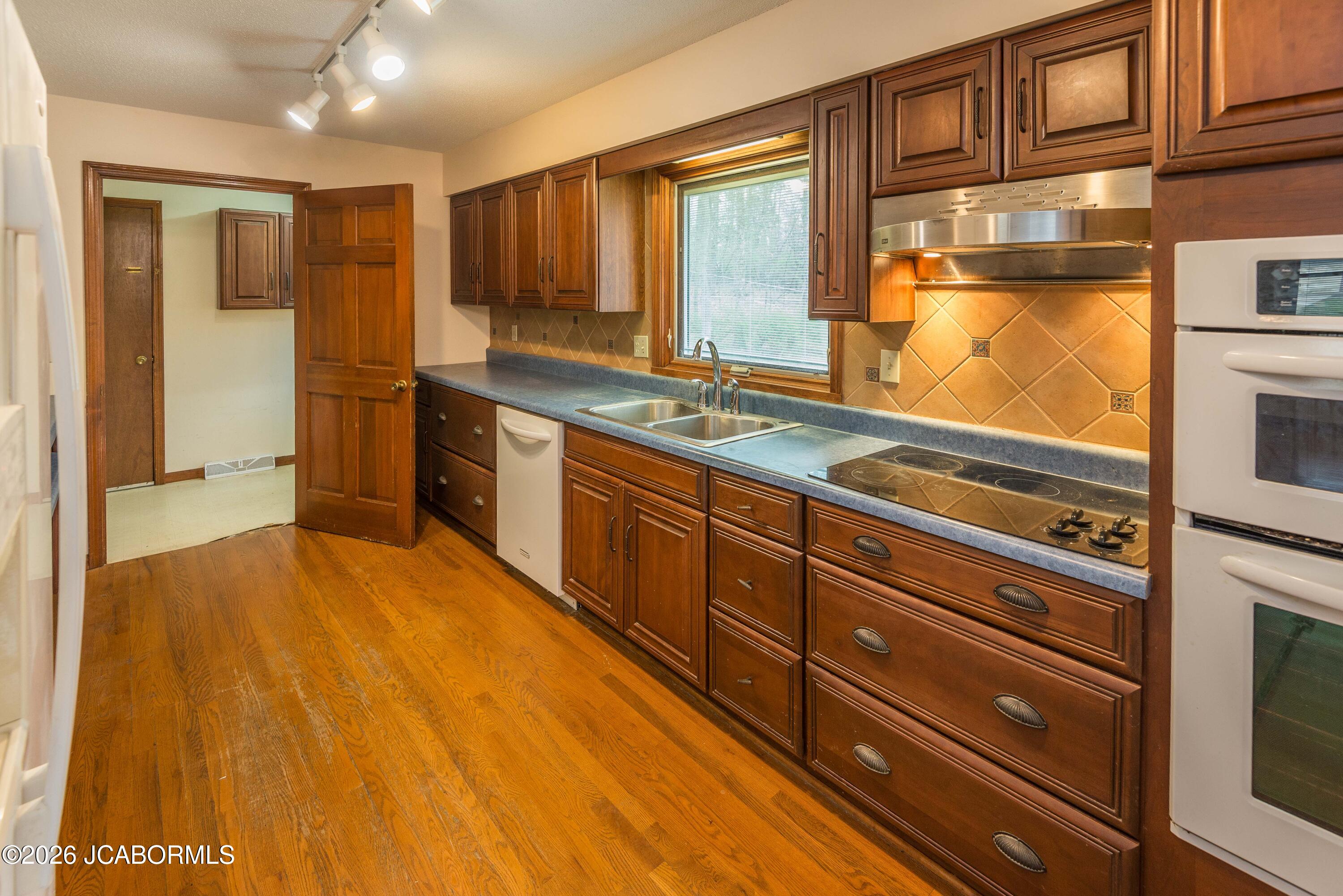 3914 GREENBRIER DRIVE