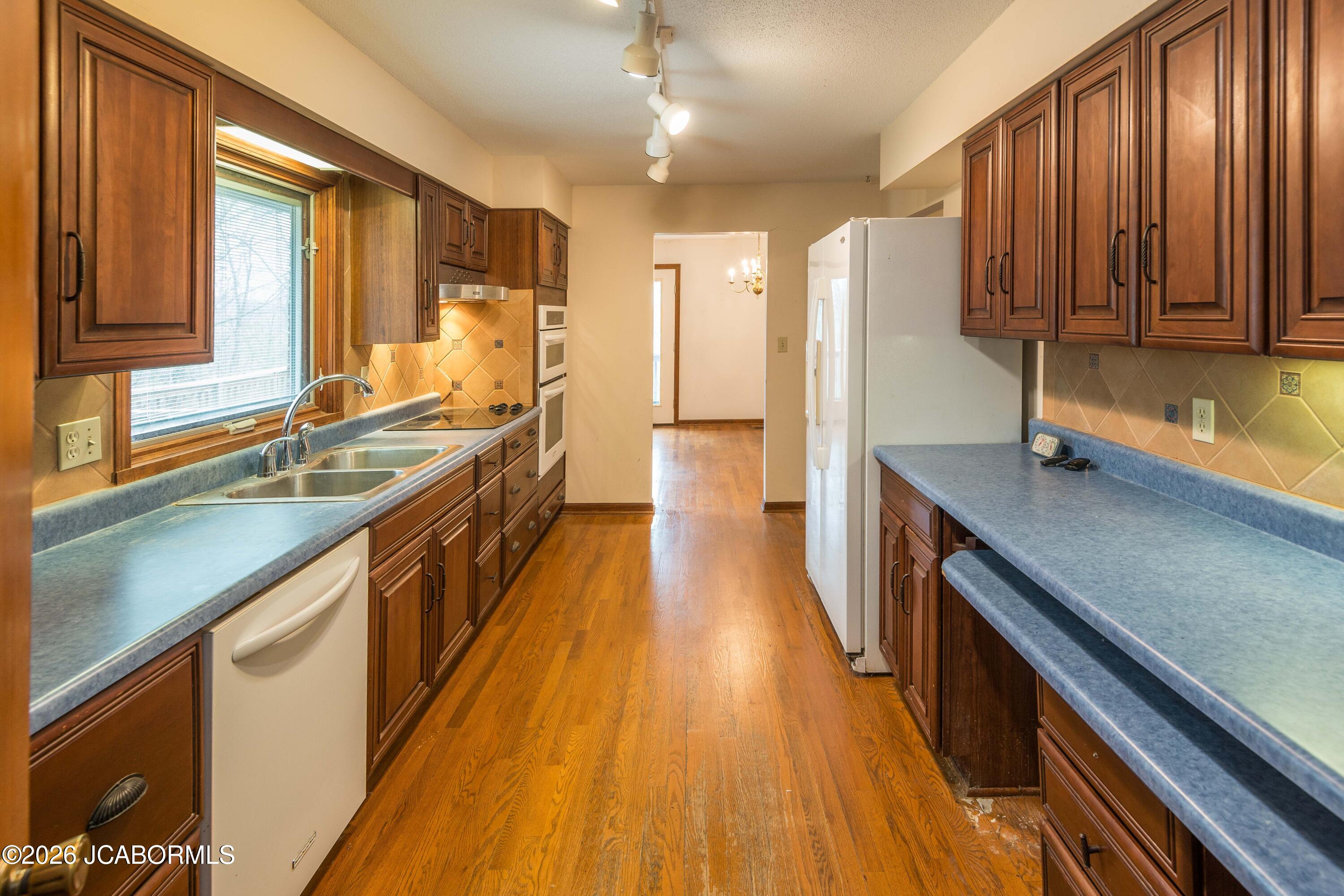 3914 GREENBRIER DRIVE