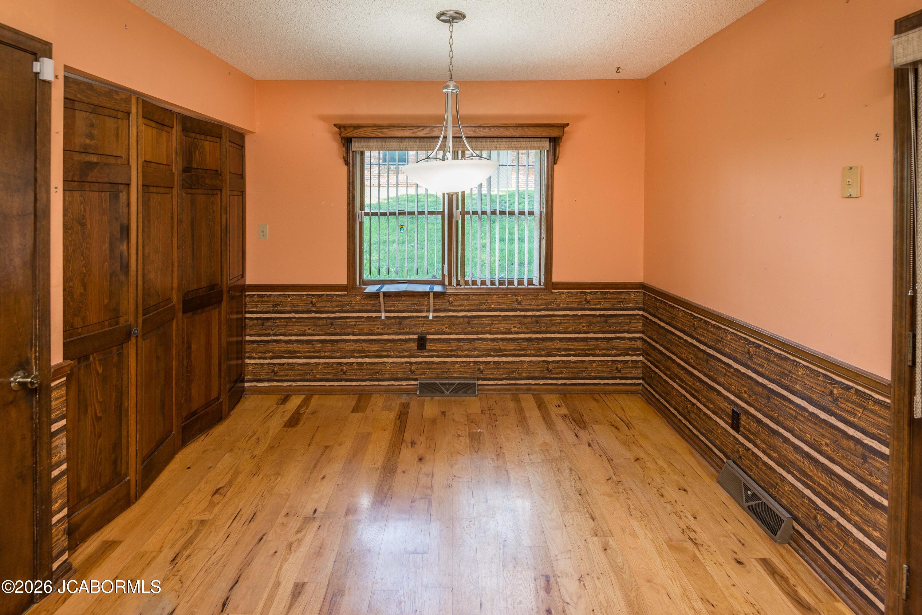 105 KINGSBURY COURT