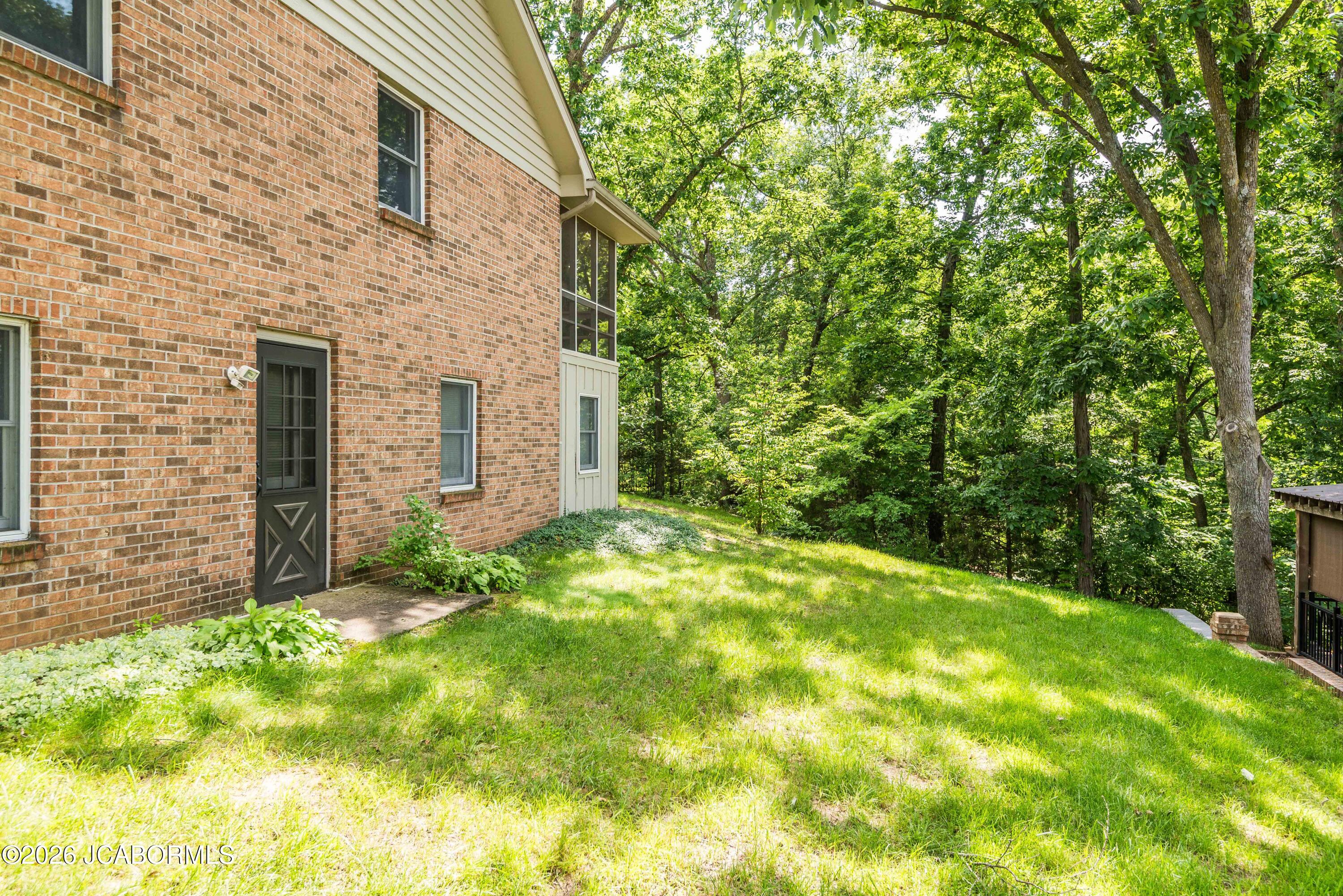 105 KINGSBURY COURT