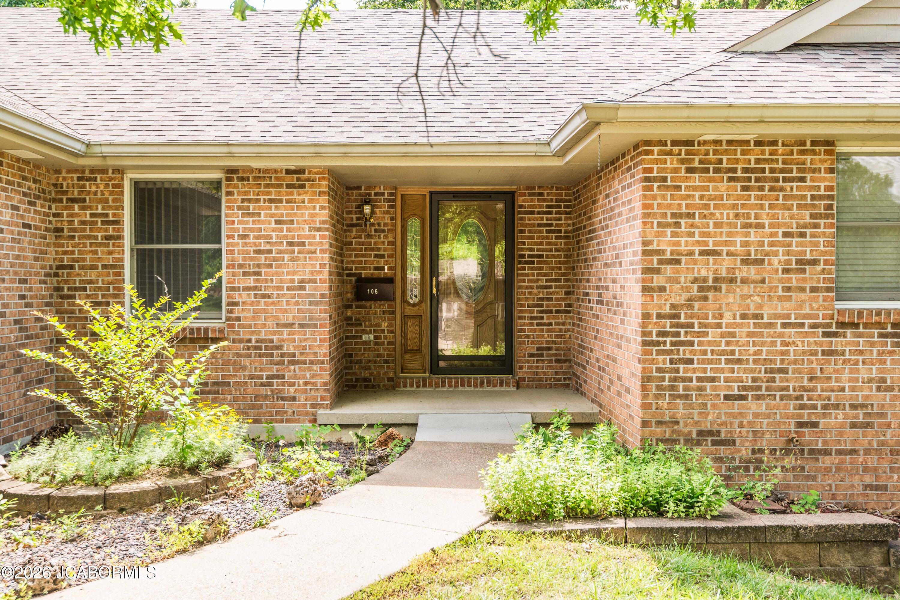 105 KINGSBURY COURT