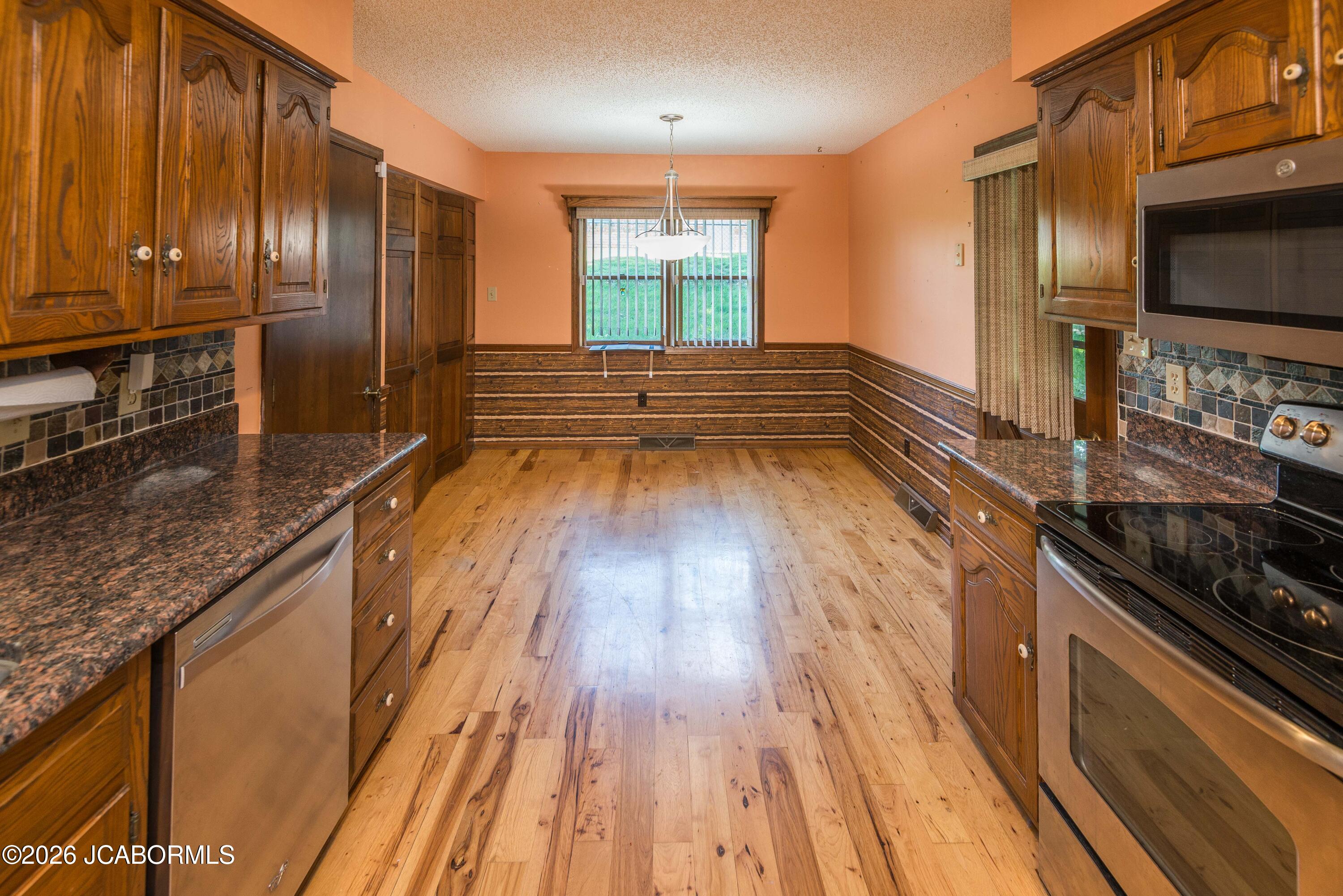105 KINGSBURY COURT