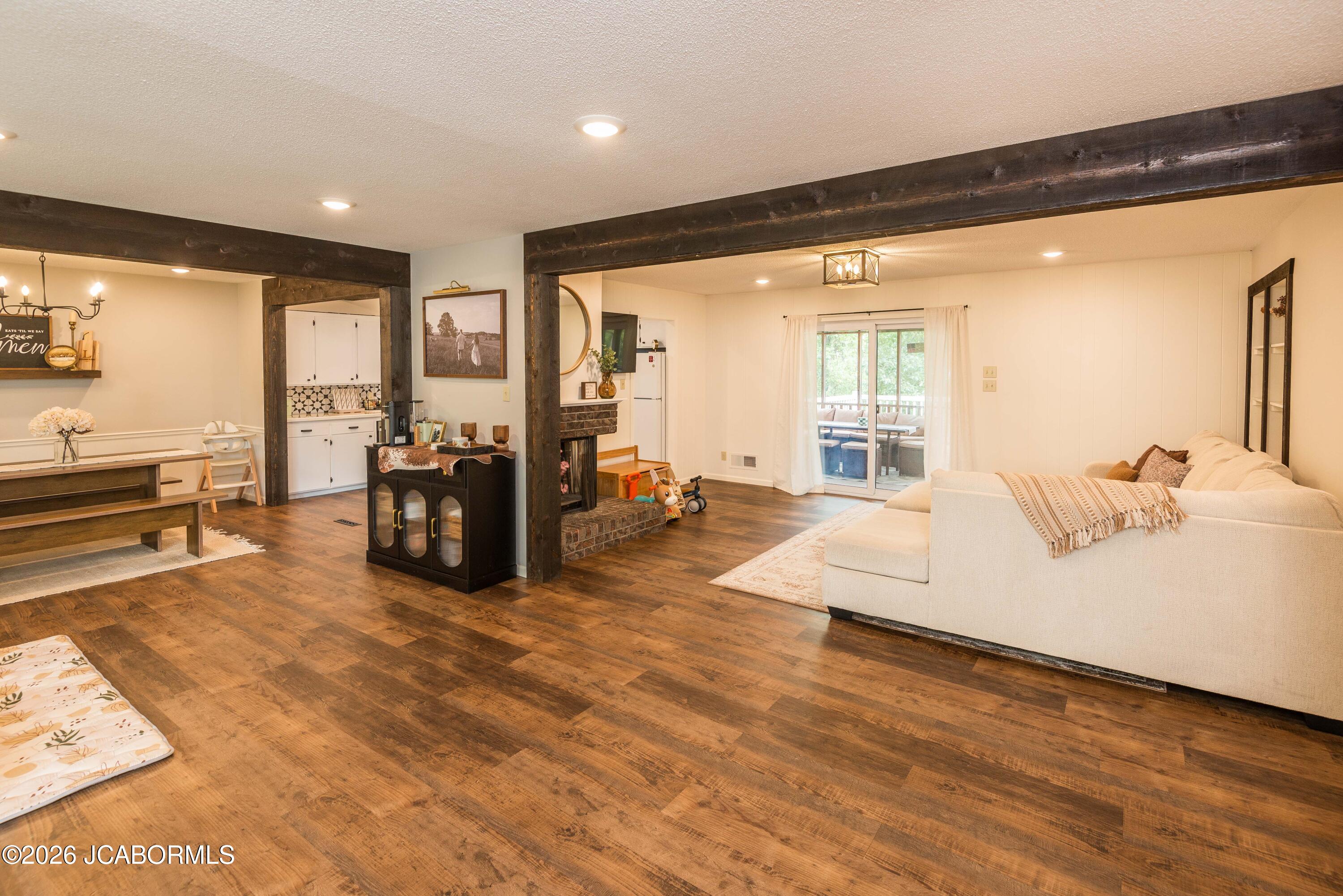211 EASTWOOD DRIVE