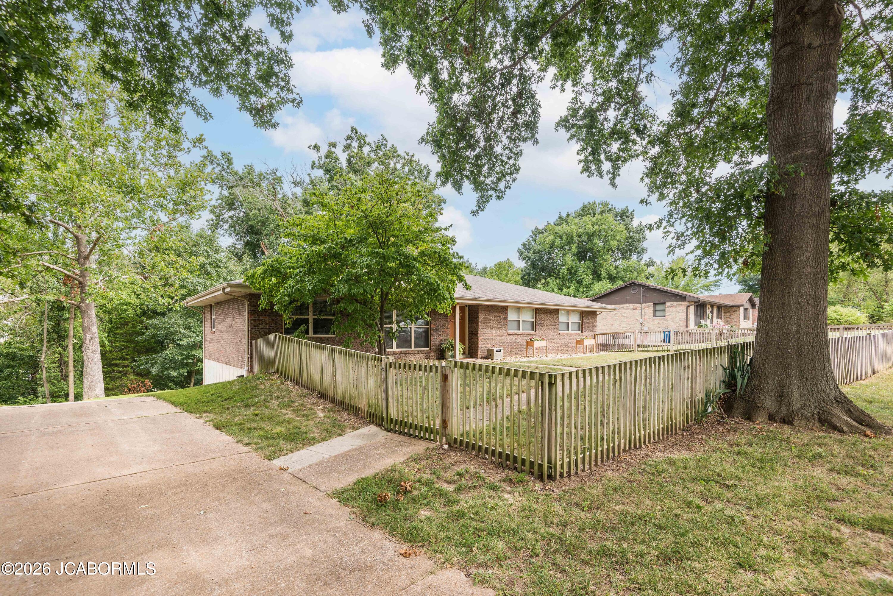 211 EASTWOOD DRIVE