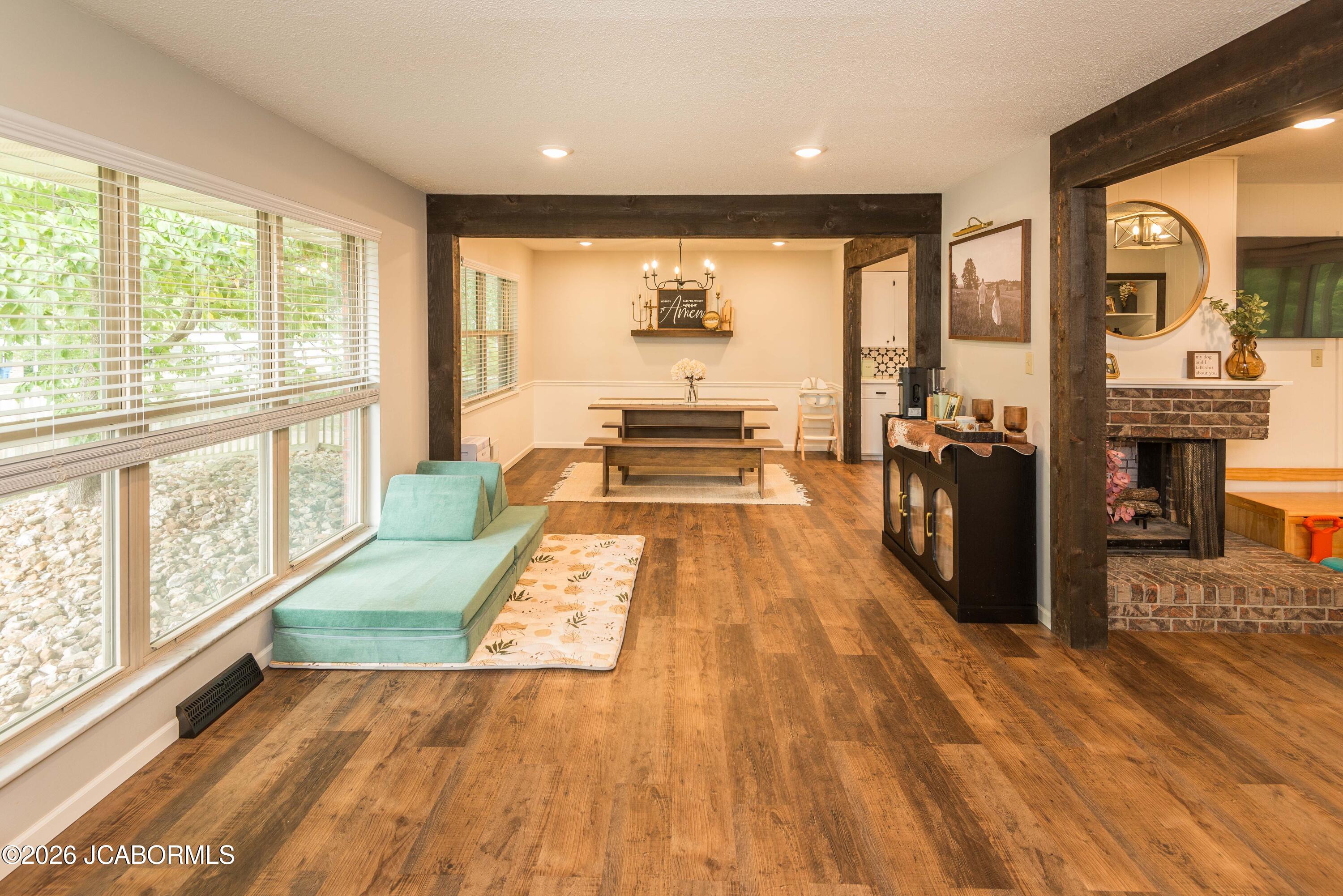 211 EASTWOOD DRIVE