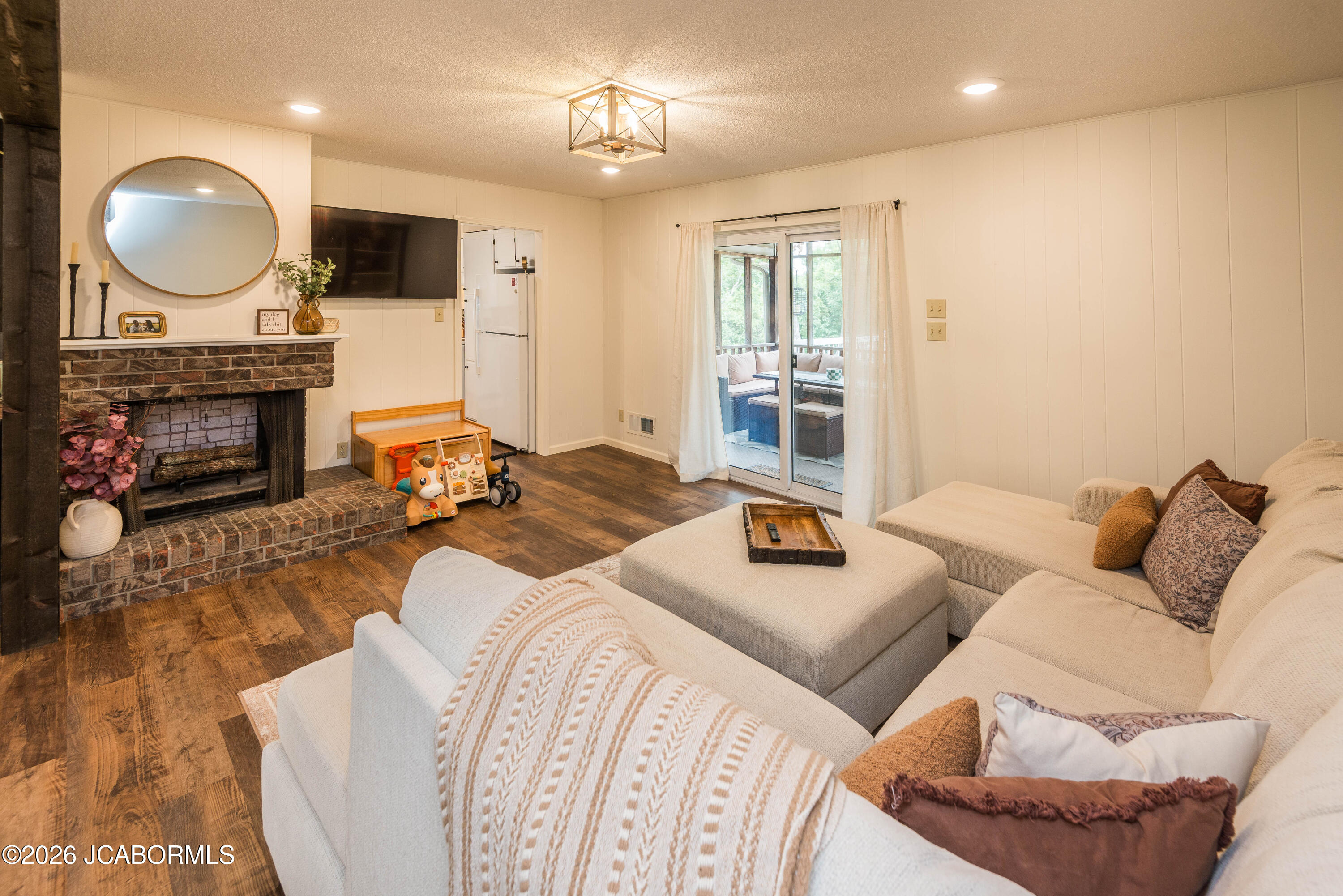 211 EASTWOOD DRIVE